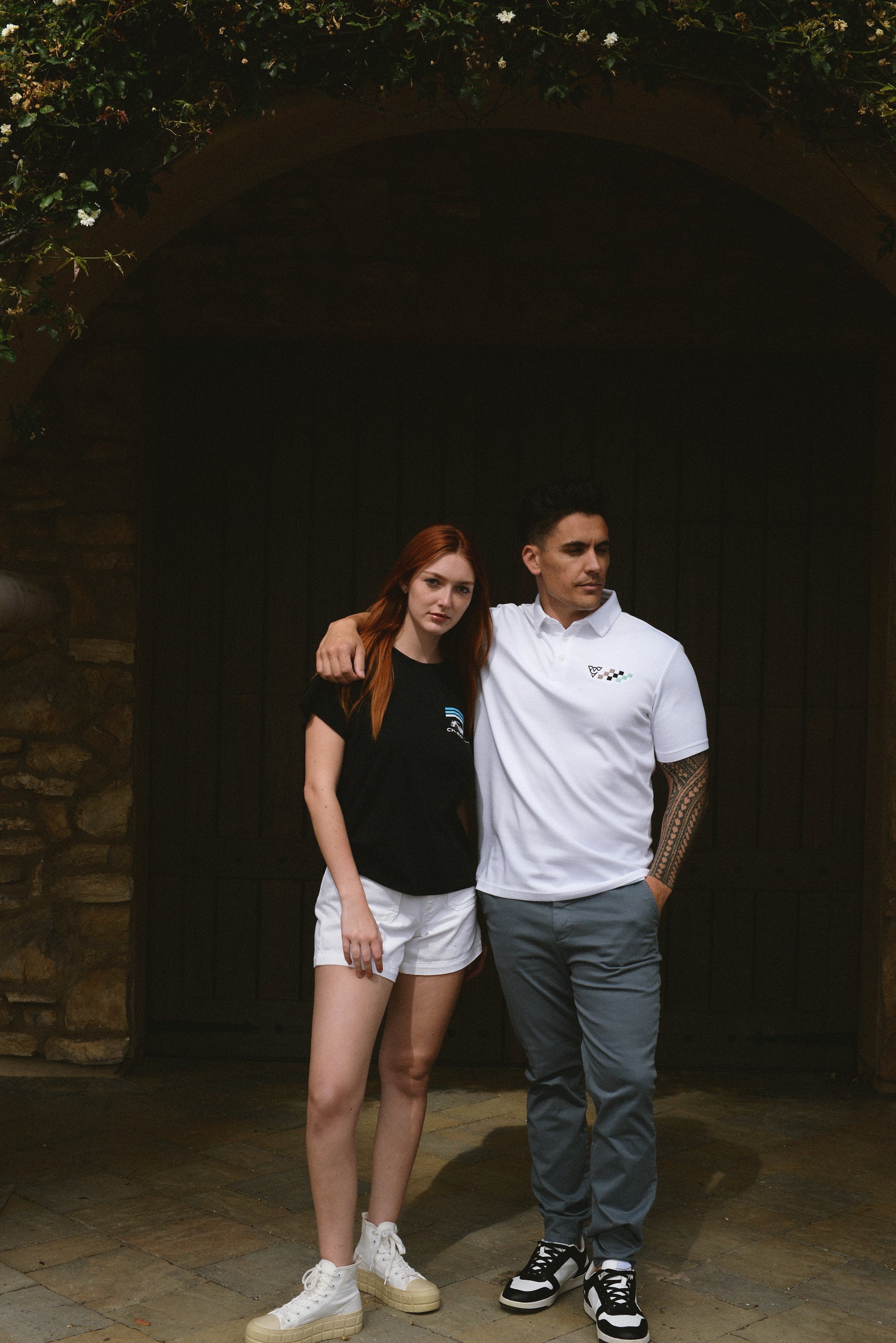 WHALE TAIL WOMENS BOYFRIEND TEE (Black)