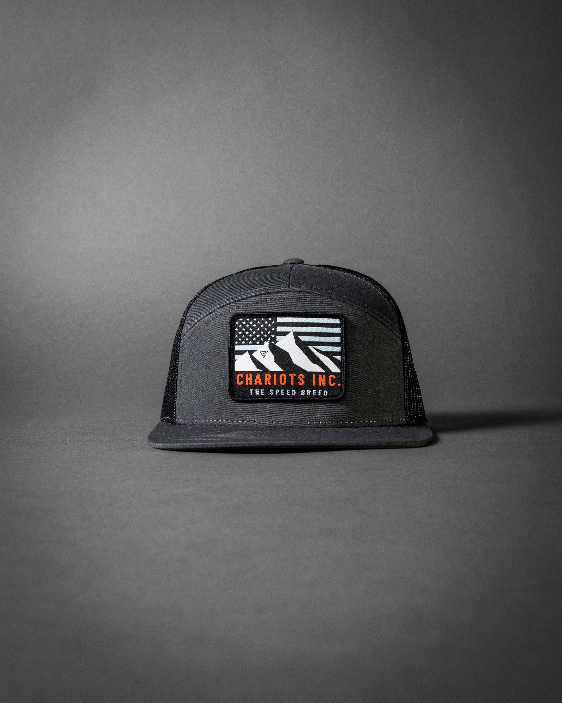 HIVERANNO MOUNTAINEER (Charcoal/Black Premium 7-Panel Trucker Hat)
