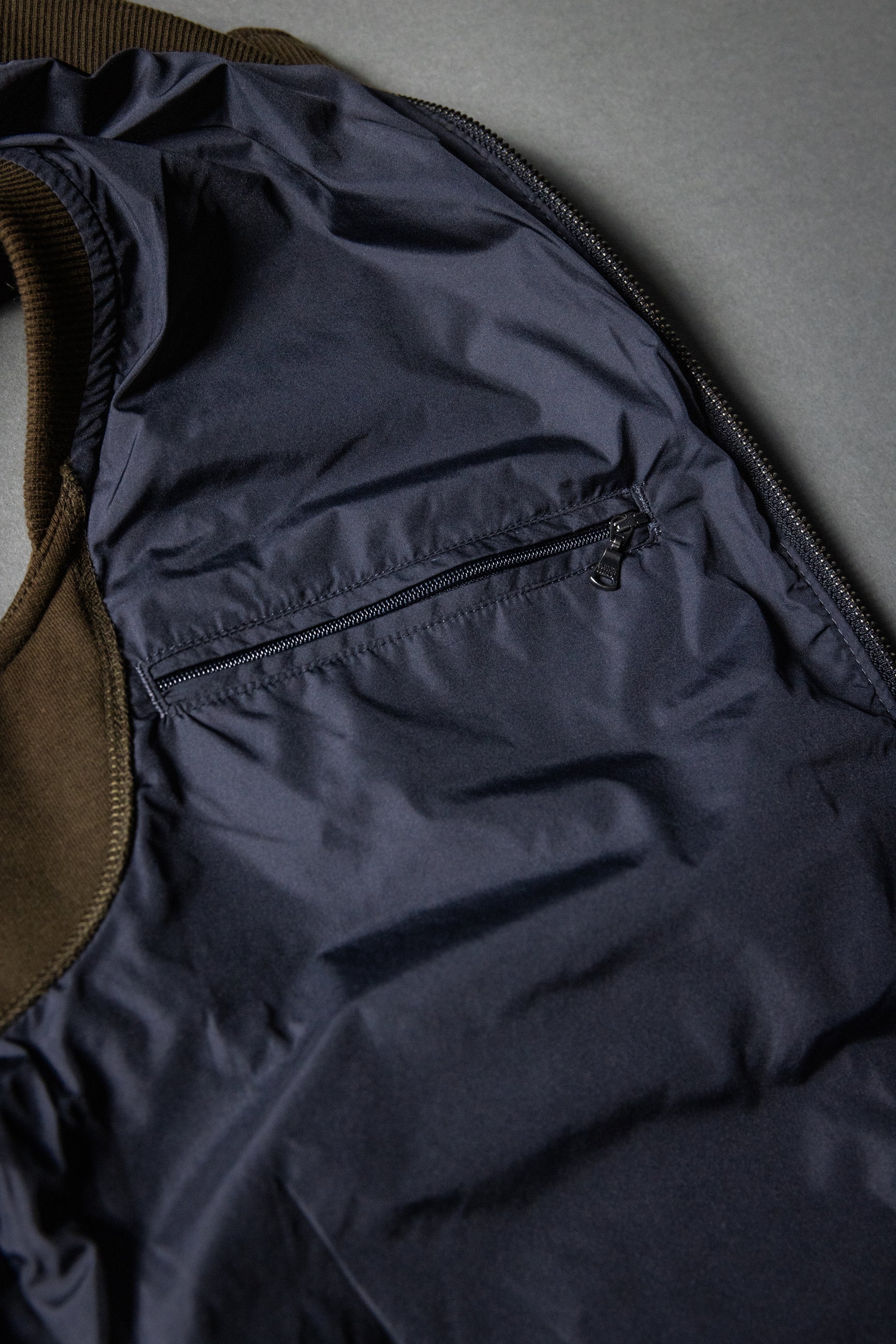 SPEED BREED PREMIUM FULL-ZIP VEST (Olive Green/Navy)