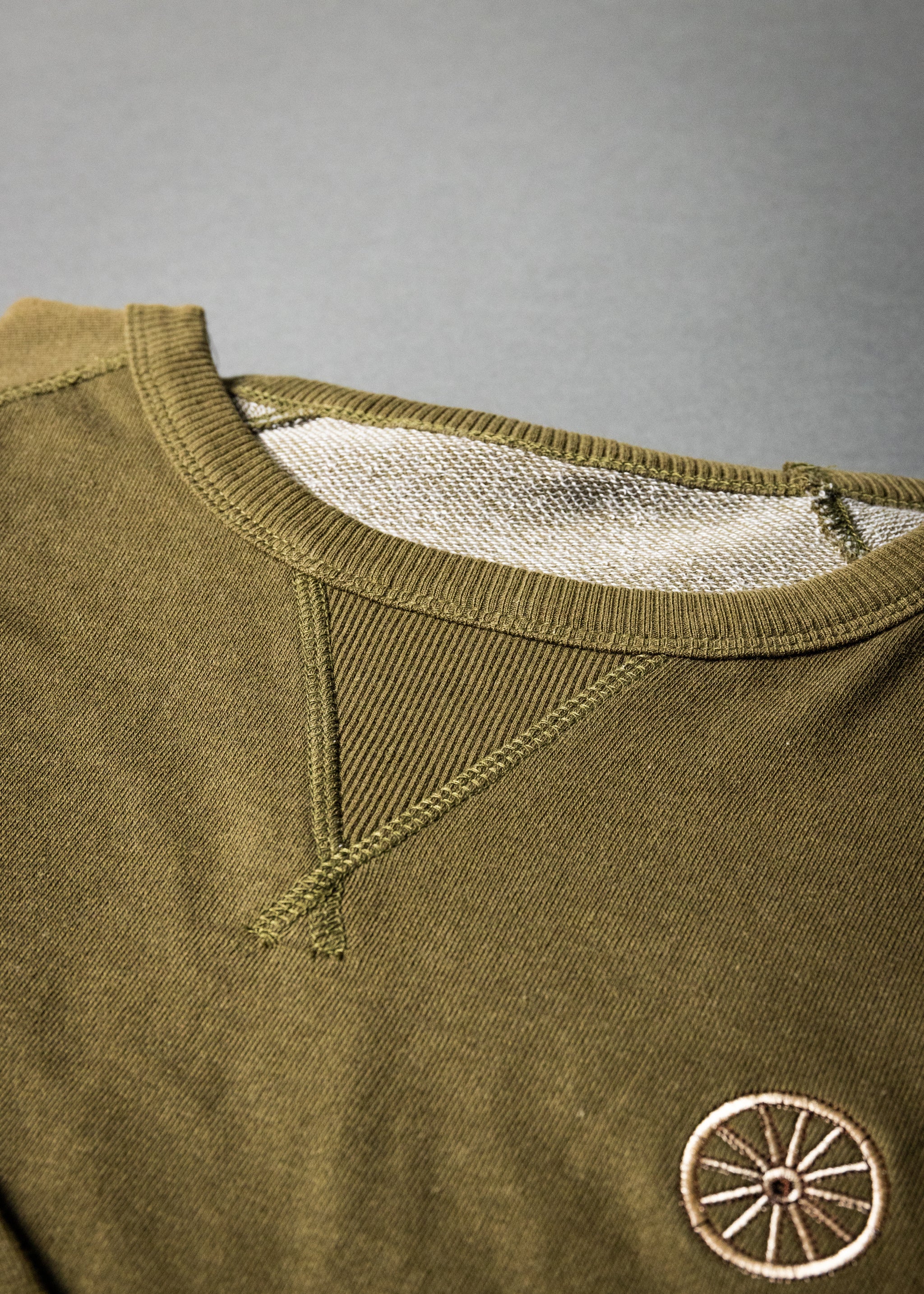 CHARIOTS EMBROIDERED UNISEX FRENCH TERRY CREW NECK SWEATER (Military Green)