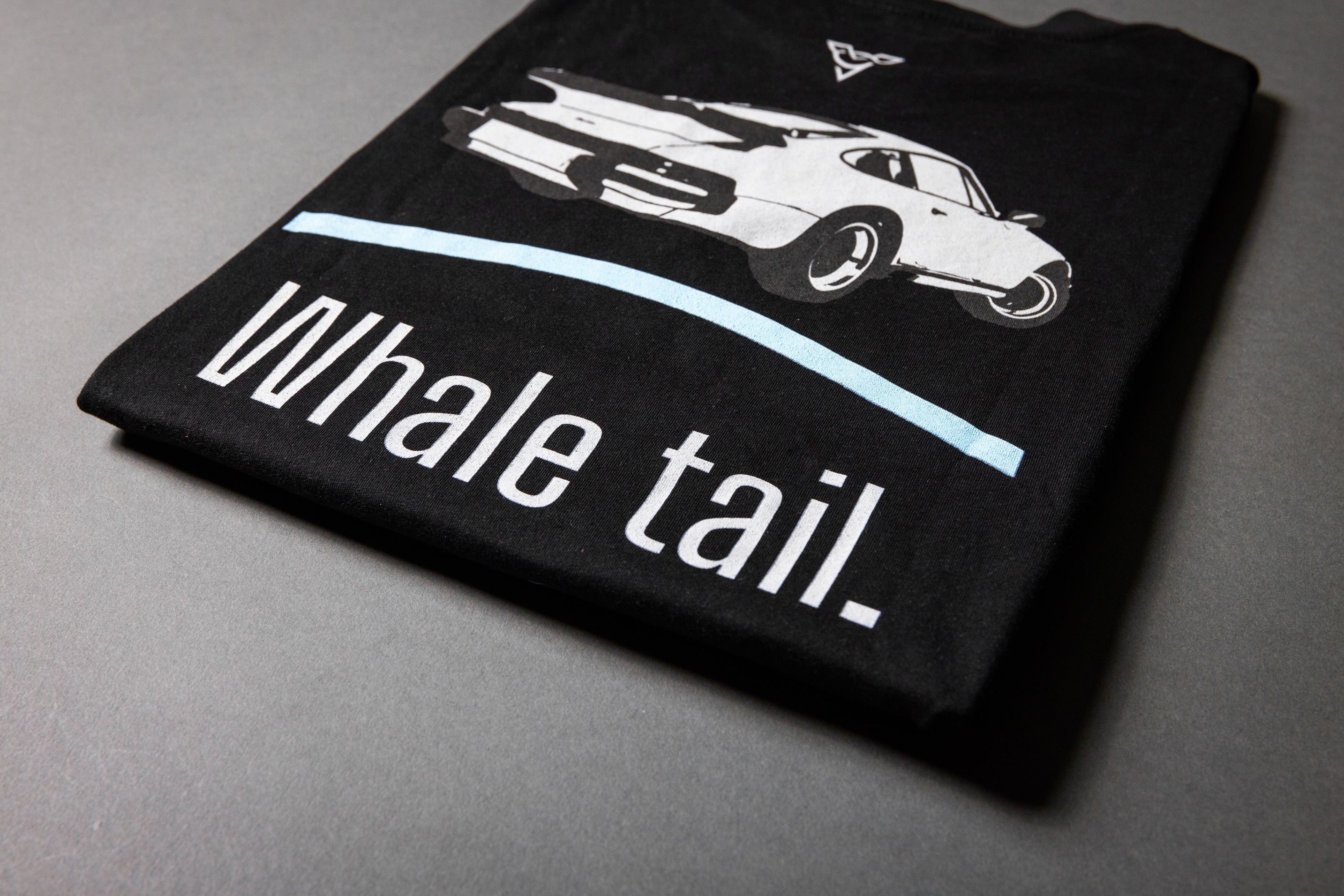 WHALE TAIL WOMENS BOYFRIEND TEE (Black)