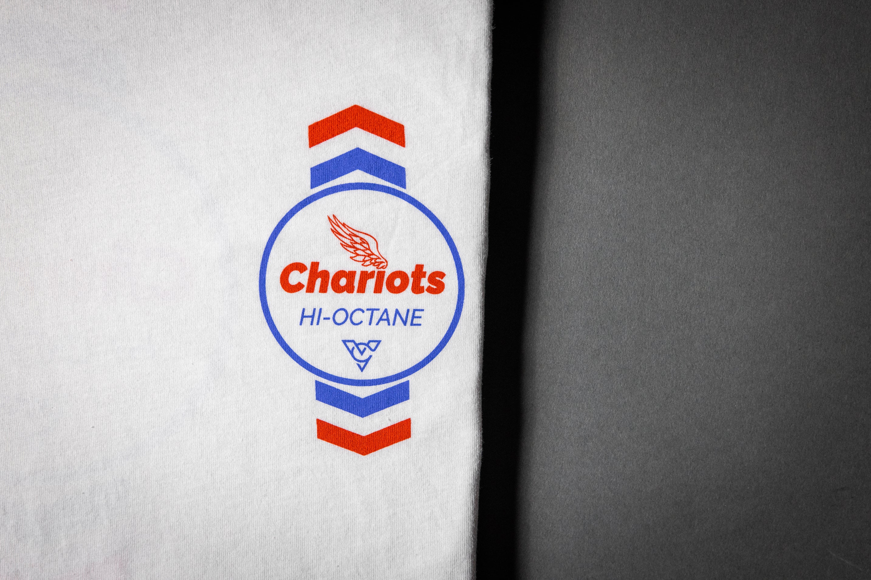 CHEVRON HI OCTANE TEE (Off-White)