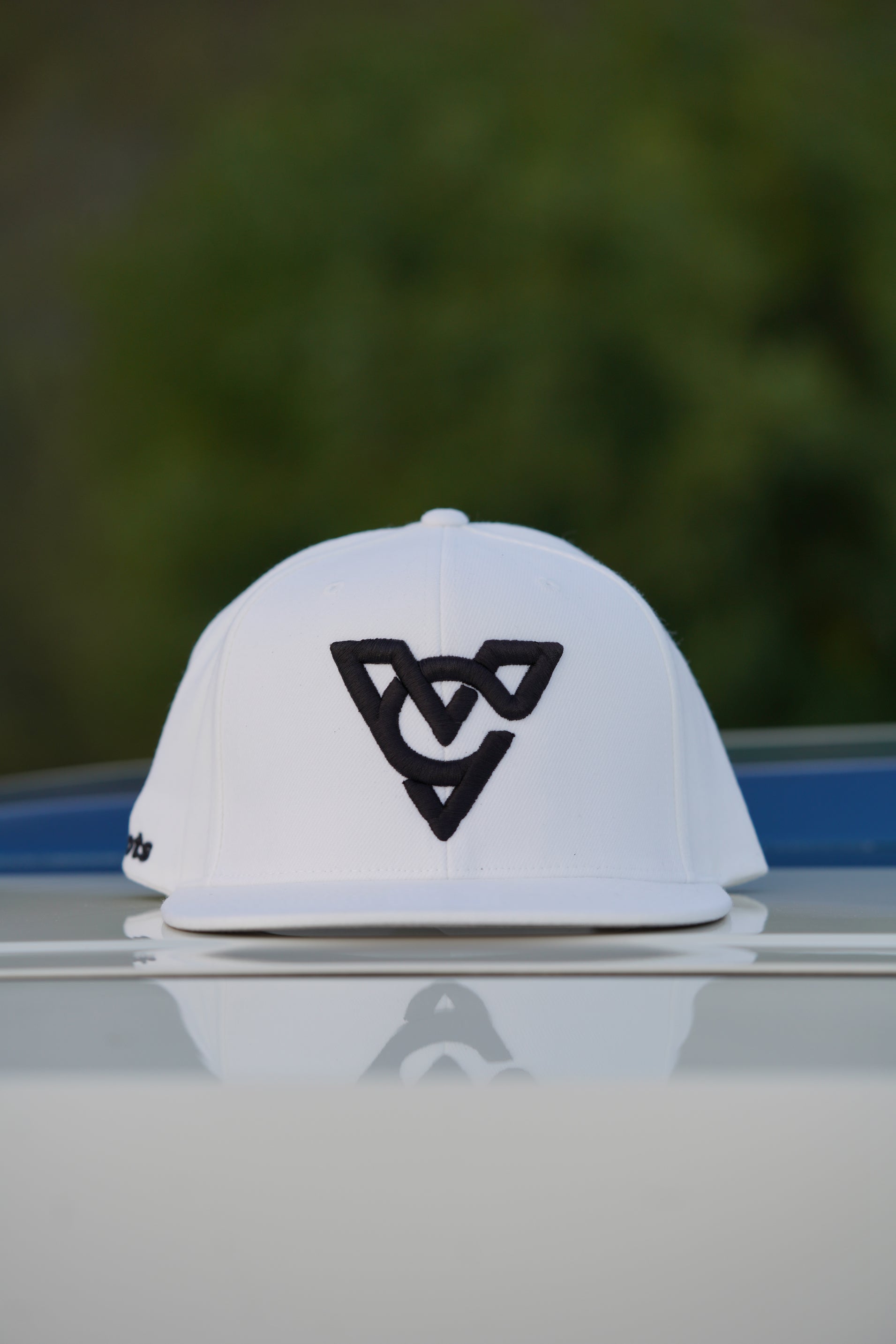 VC PUFF HAT (White/Black Puff)