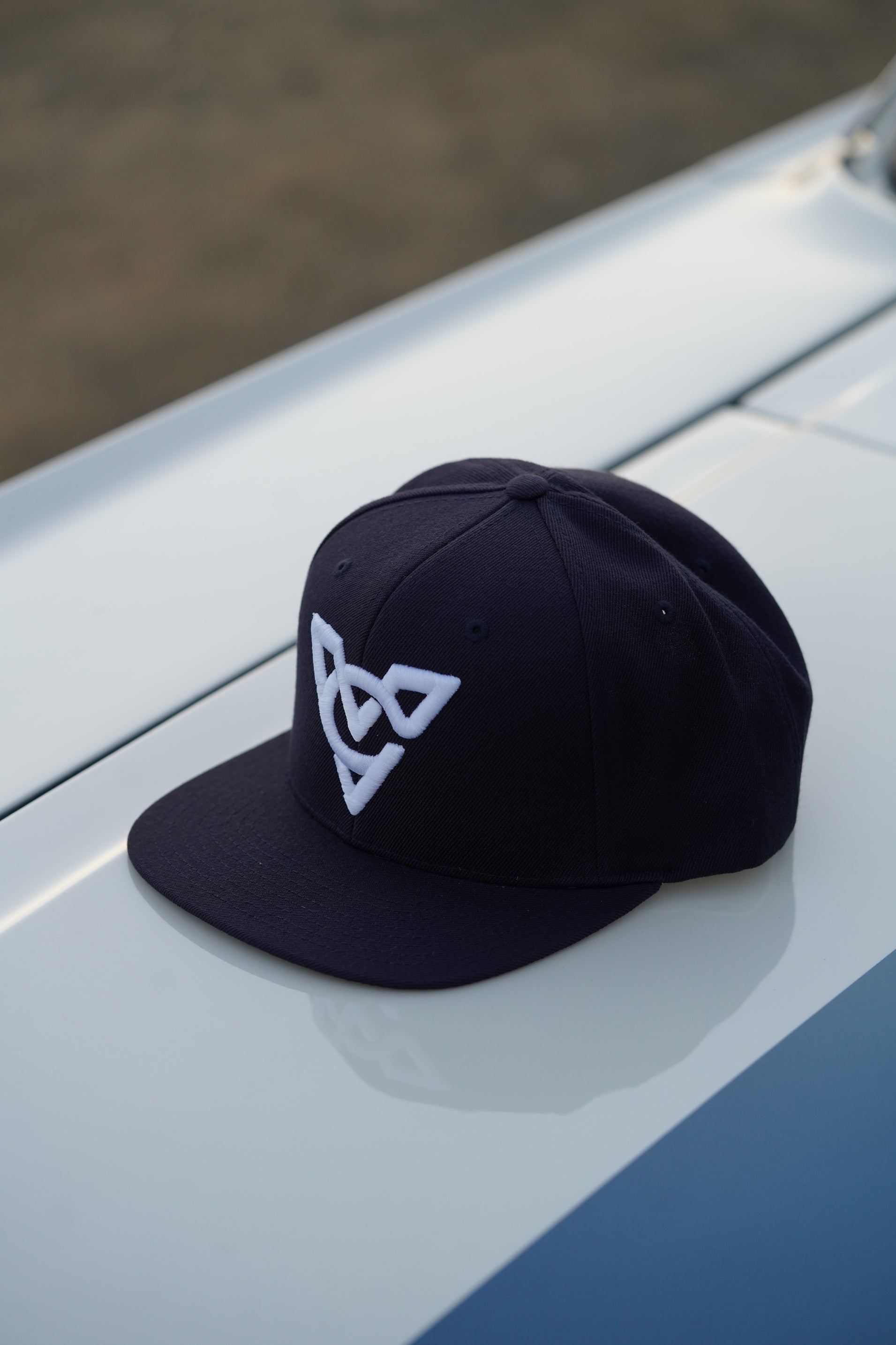 VC PUFF HAT (Navy/White Puff)