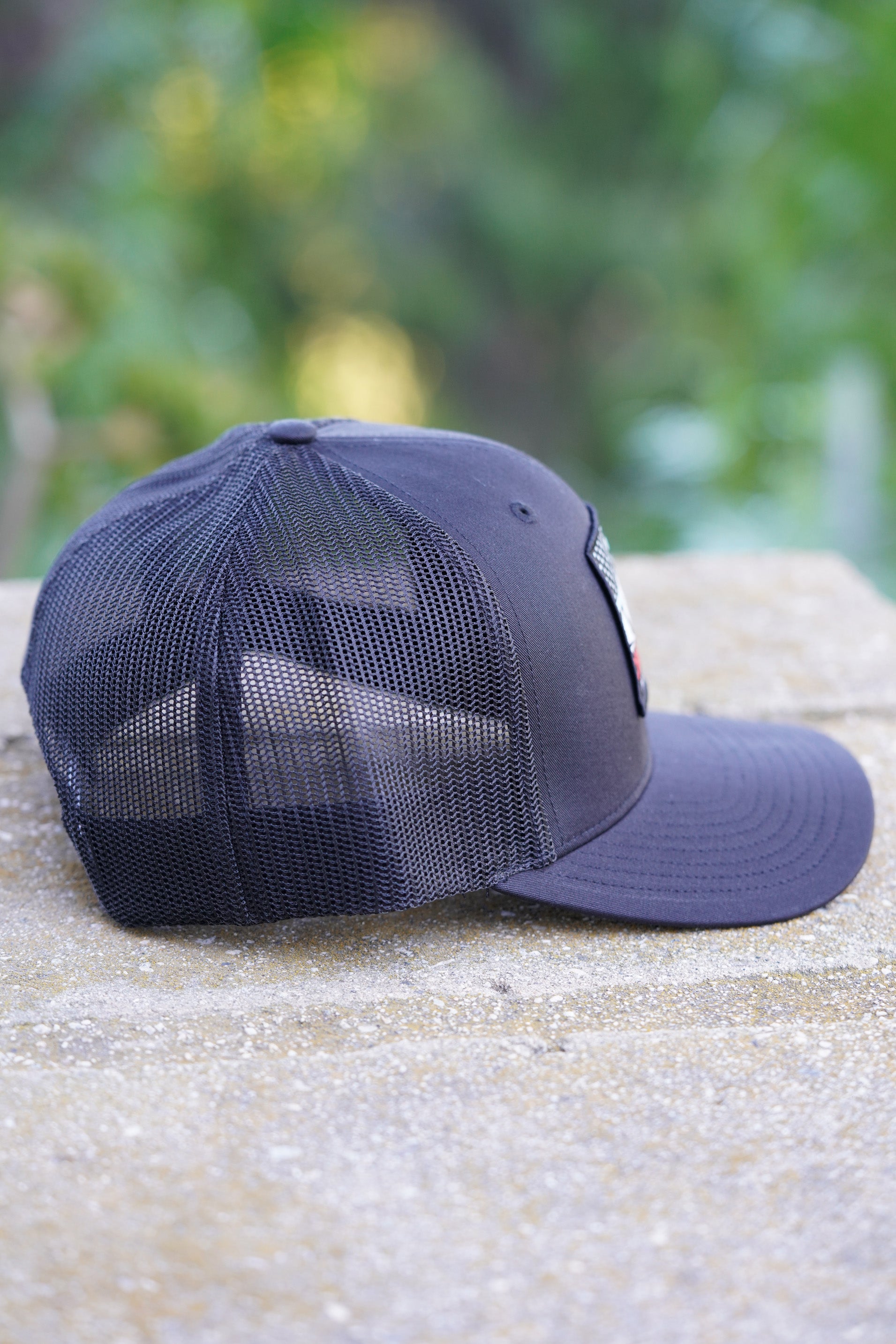 HIVERANNO (Black/Black Premium Trucker Hat)