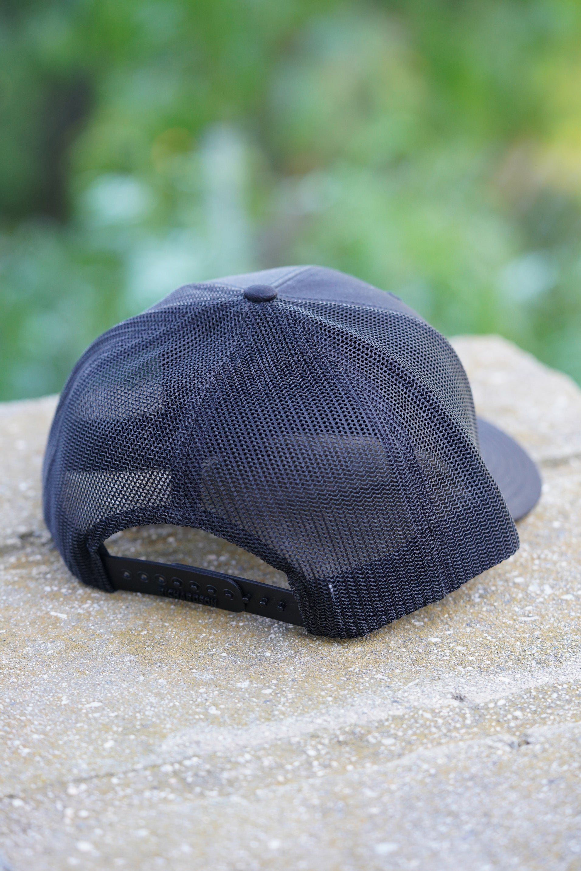 HIVERANNO (Black/Black Premium Trucker Hat)