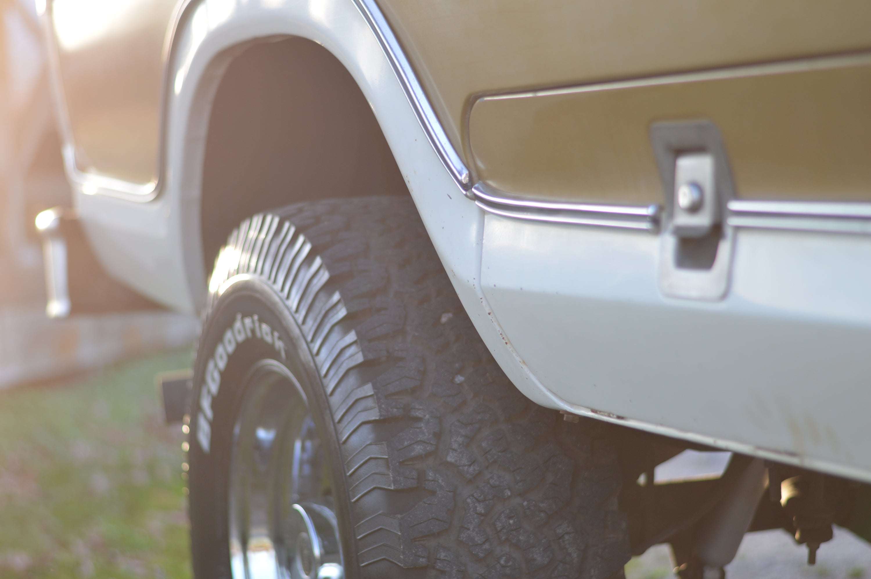 1978 Ford F-250 4x4 Lariat White/Gold FINE ART PRINT