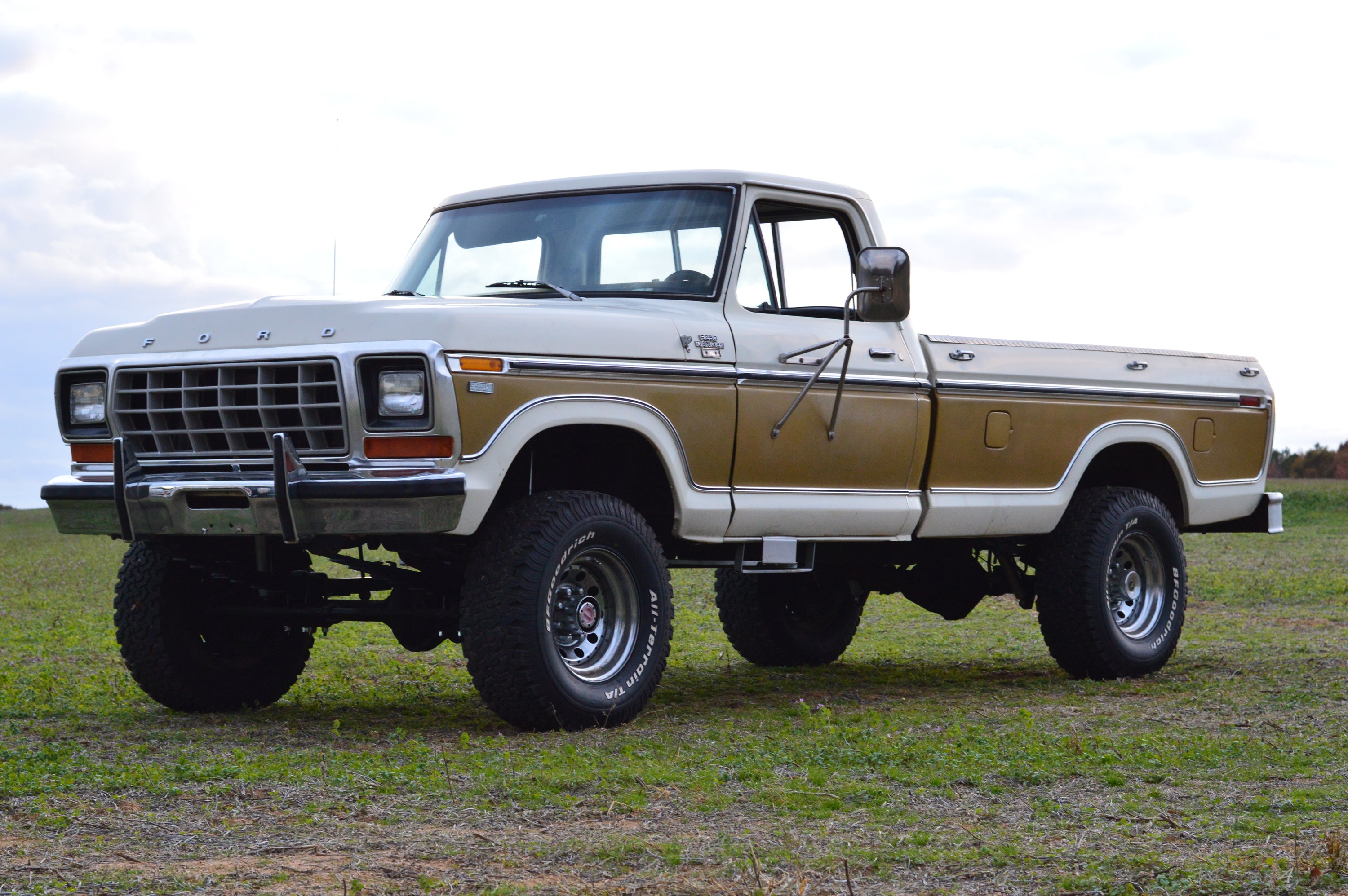 1978 Ford F-250 4x4 Lariat White/Gold FINE ART PRINT