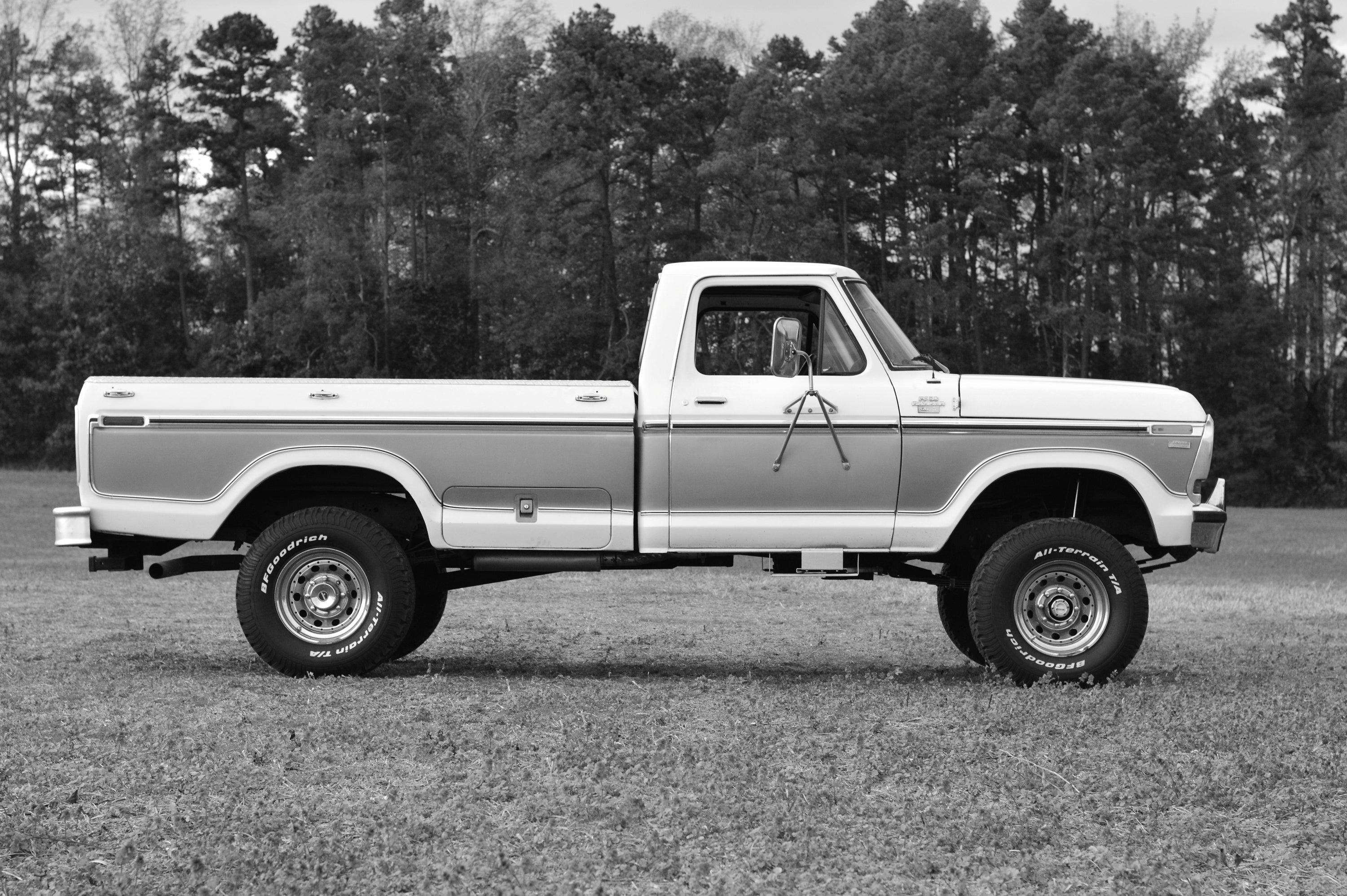1978 Ford F-250 4x4 Lariat White/Gold FINE ART PRINT