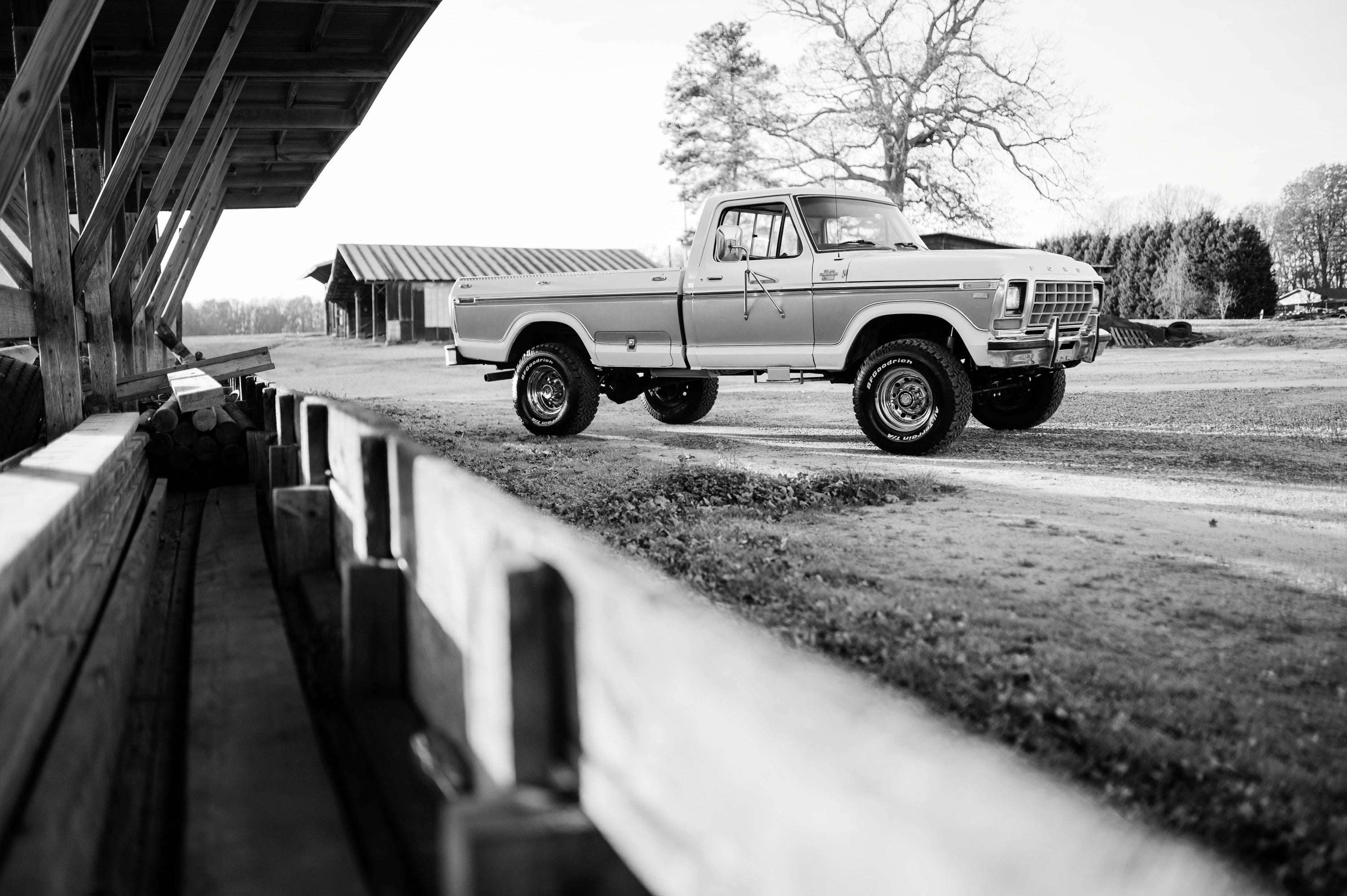 1978 Ford F-250 4x4 Lariat White/Gold FINE ART PRINT