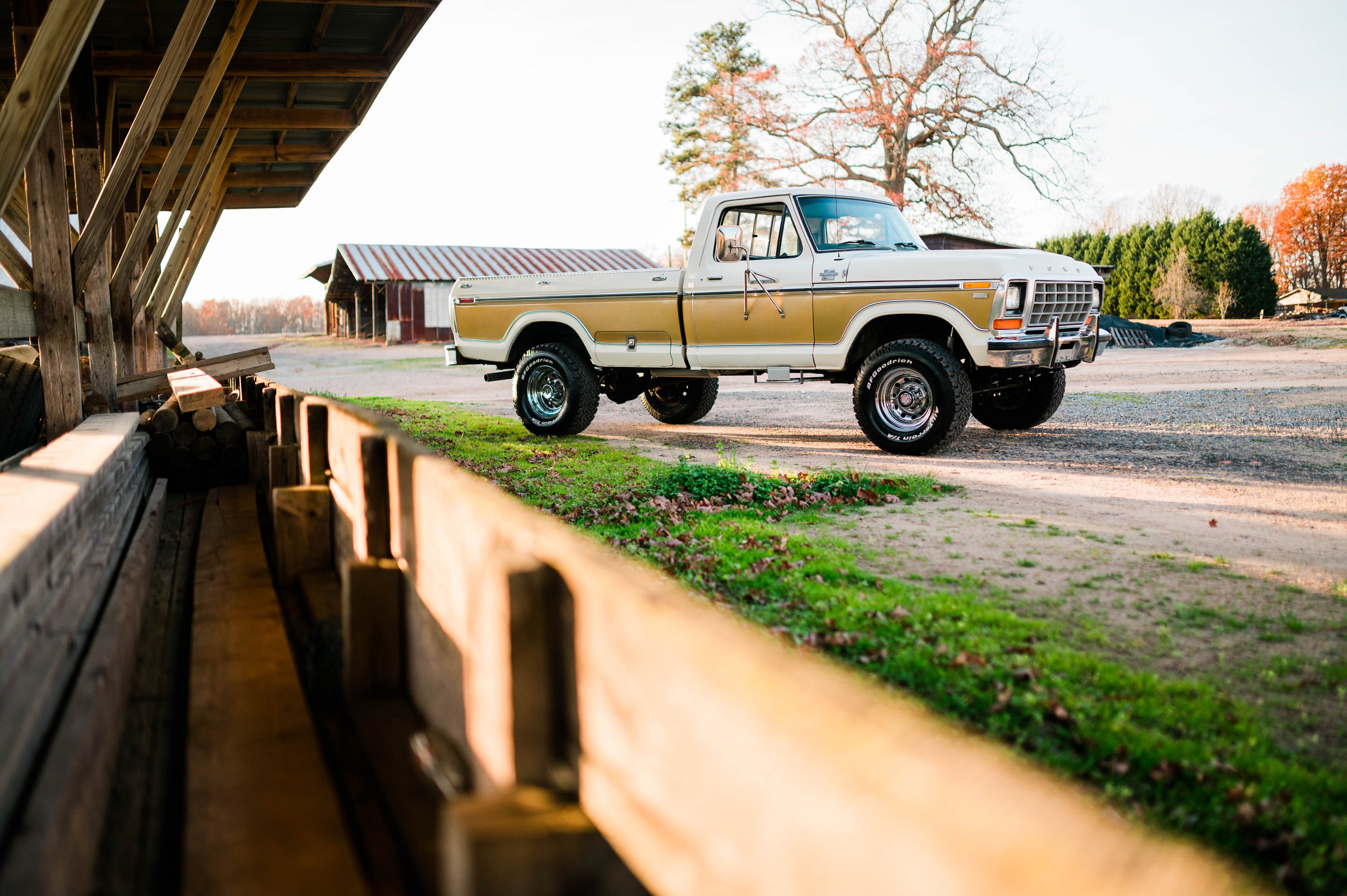 1978 Ford F-250 4x4 Lariat White/Gold FINE ART PRINT