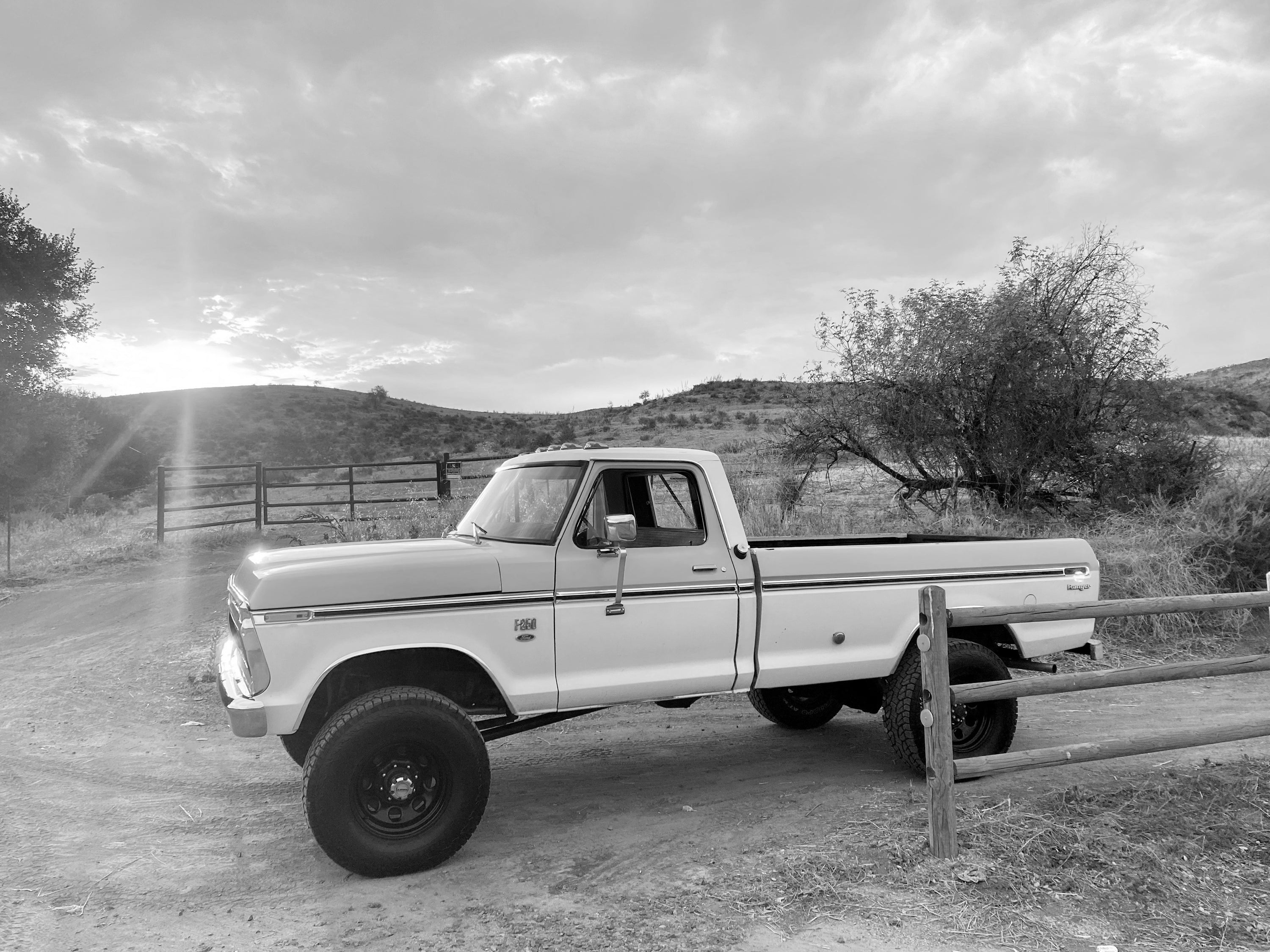 1975 Ford F-250 Highboy Wind Blue FINE ART PRINT