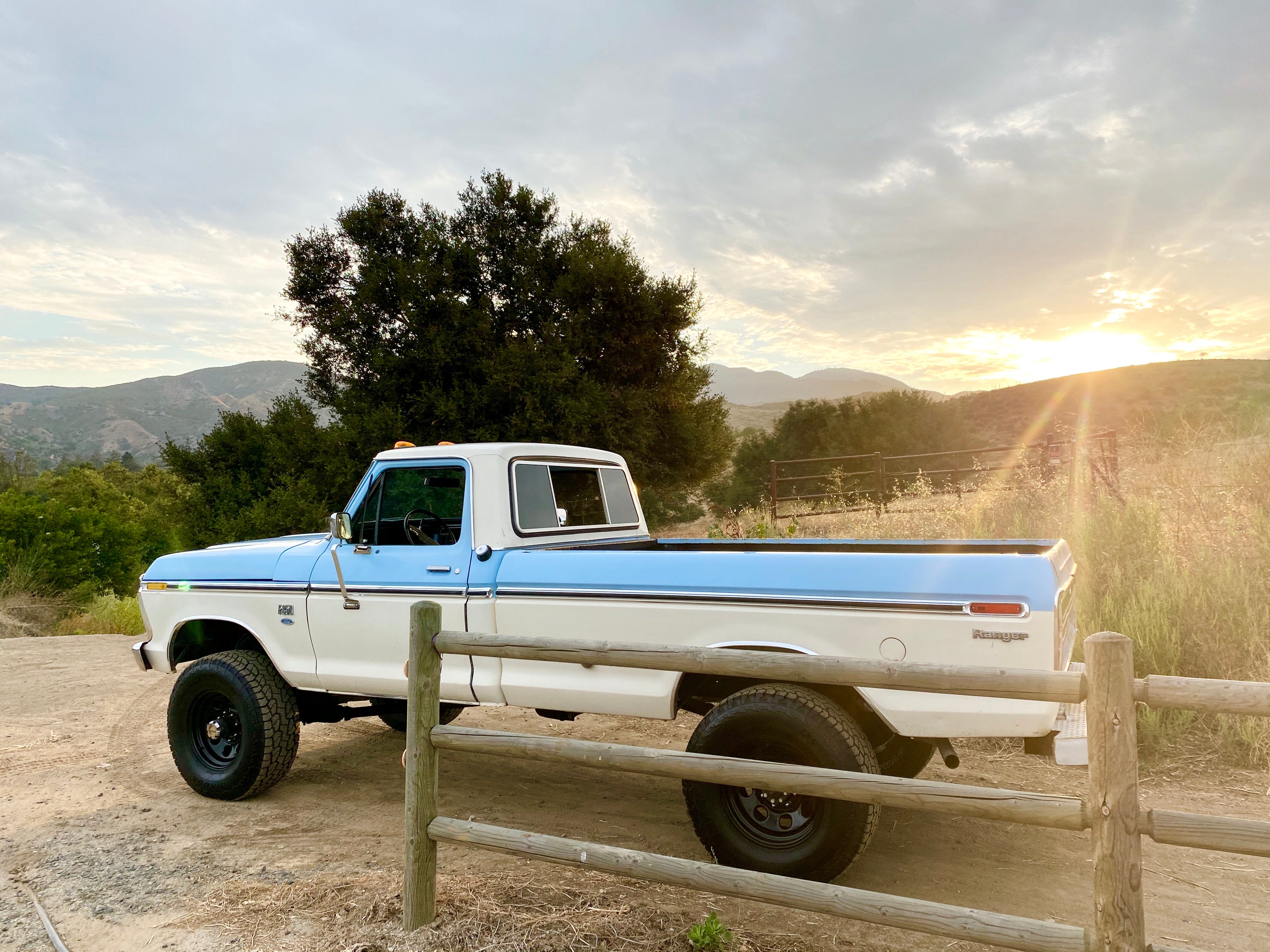 1975 Ford F-250 Highboy Wind Blue FINE ART PRINT