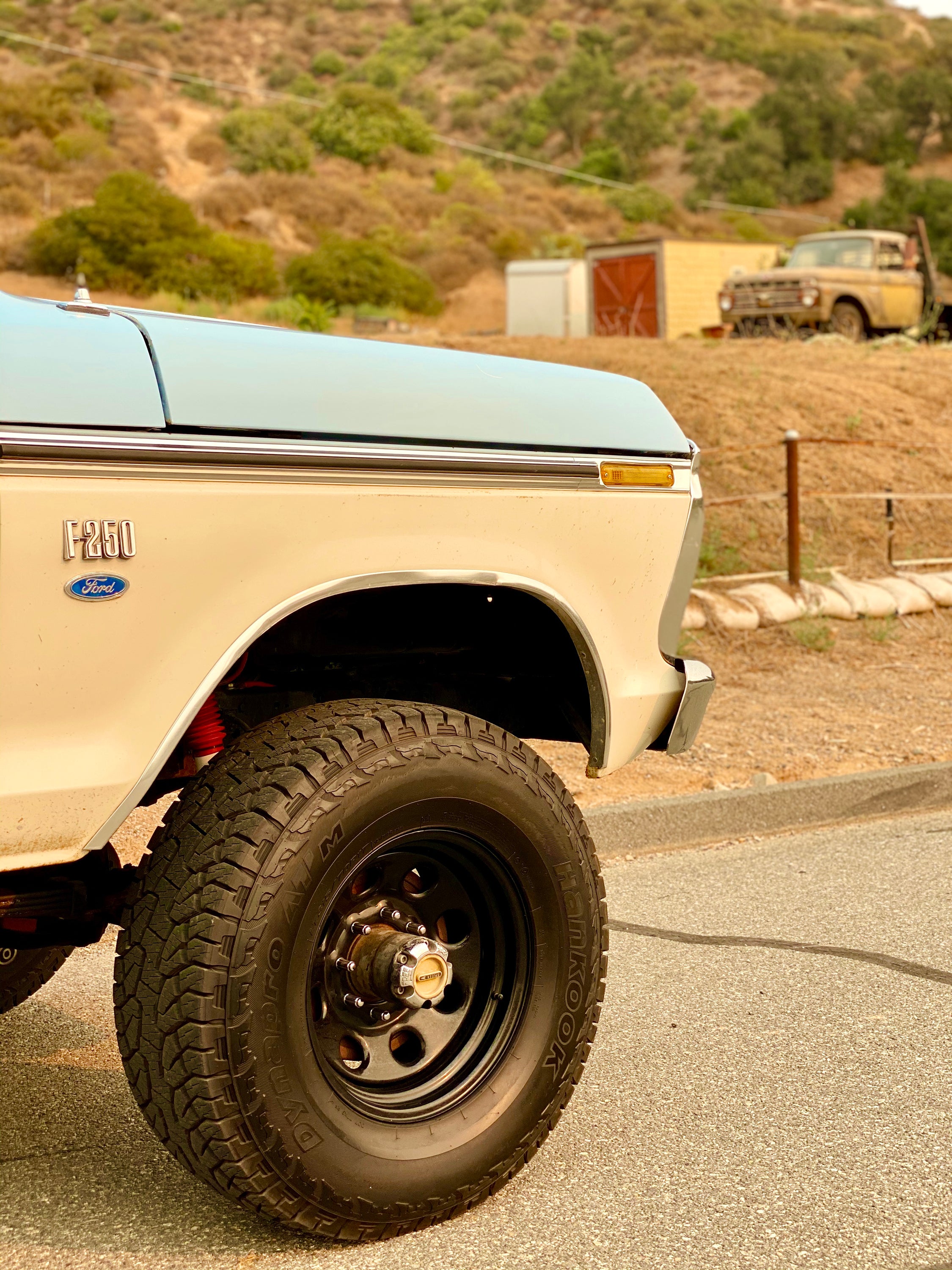 Mud Truck Ford Bronco' Men's T-Shirt