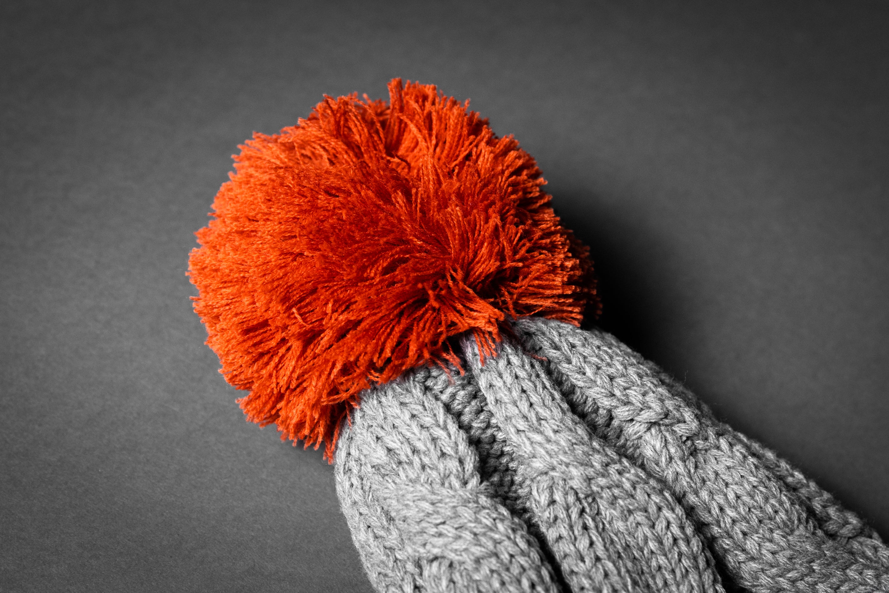 OLD SPOKES CHUNK TWIST KNIT BEANIE (Heather Grey/Rust)