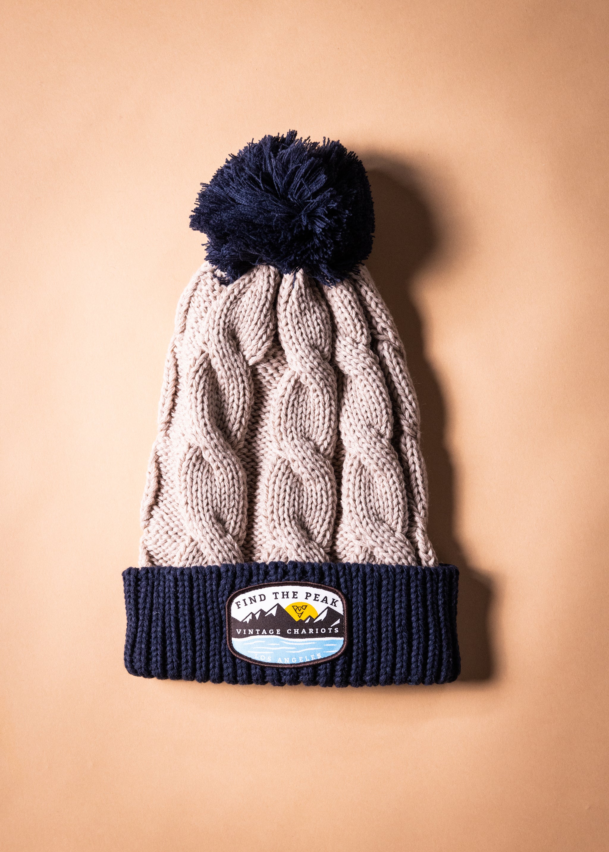 FIND THE PEAK CHUNK TWIST KNIT BEANIE (Stone/Navy)