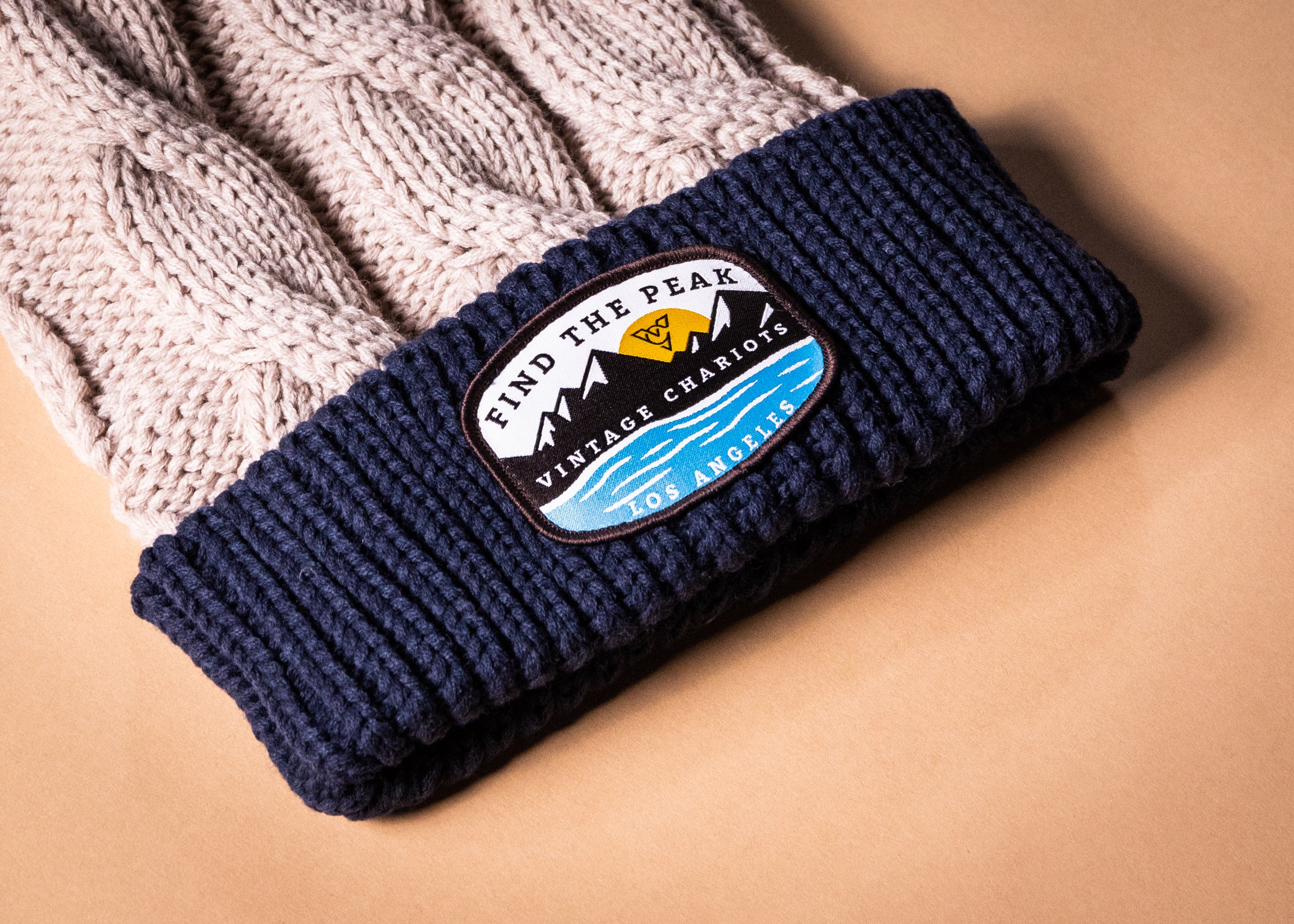 FIND THE PEAK CHUNK TWIST KNIT BEANIE (Stone/Navy)