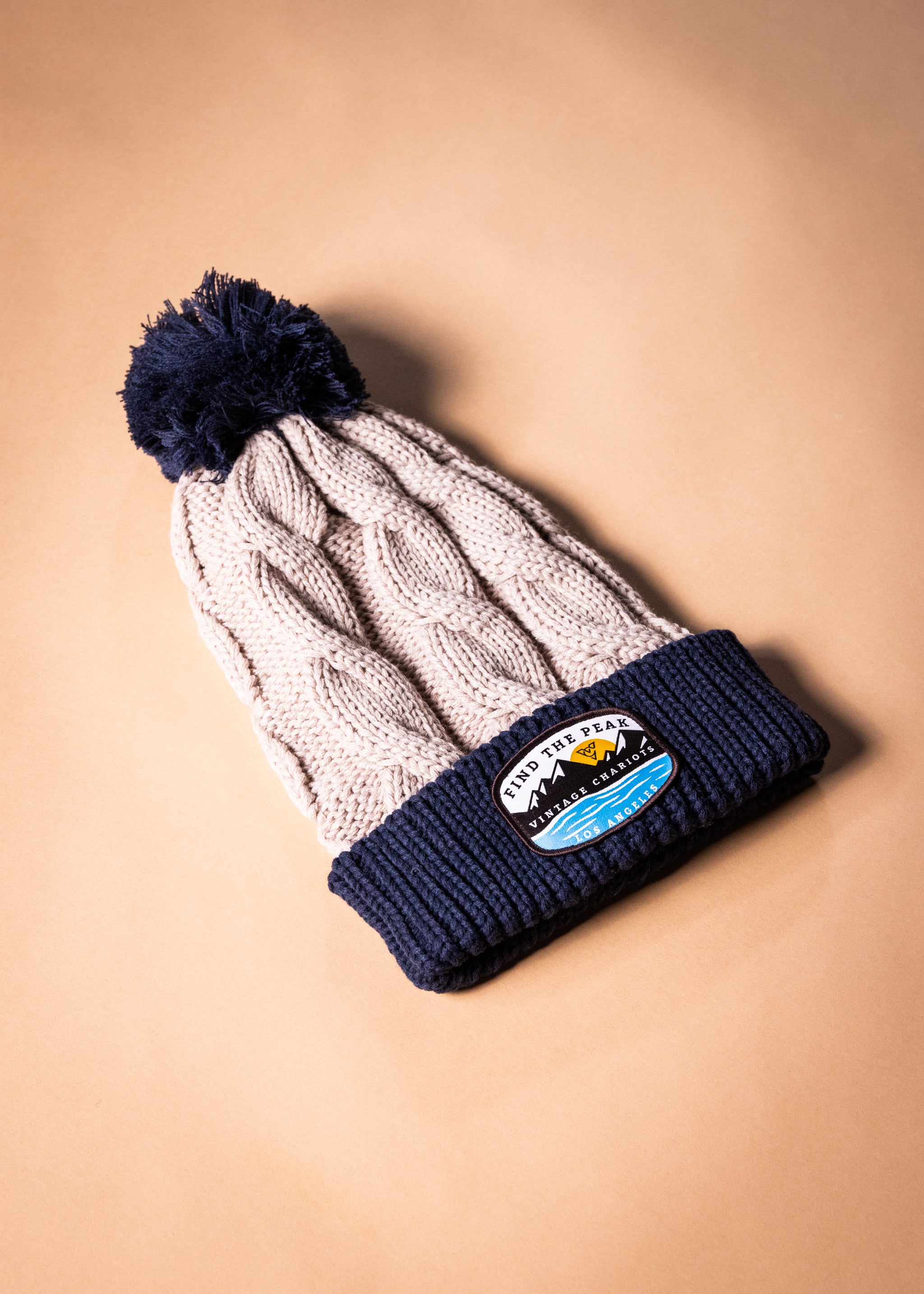 FIND THE PEAK CHUNK TWIST KNIT BEANIE (Stone/Navy)