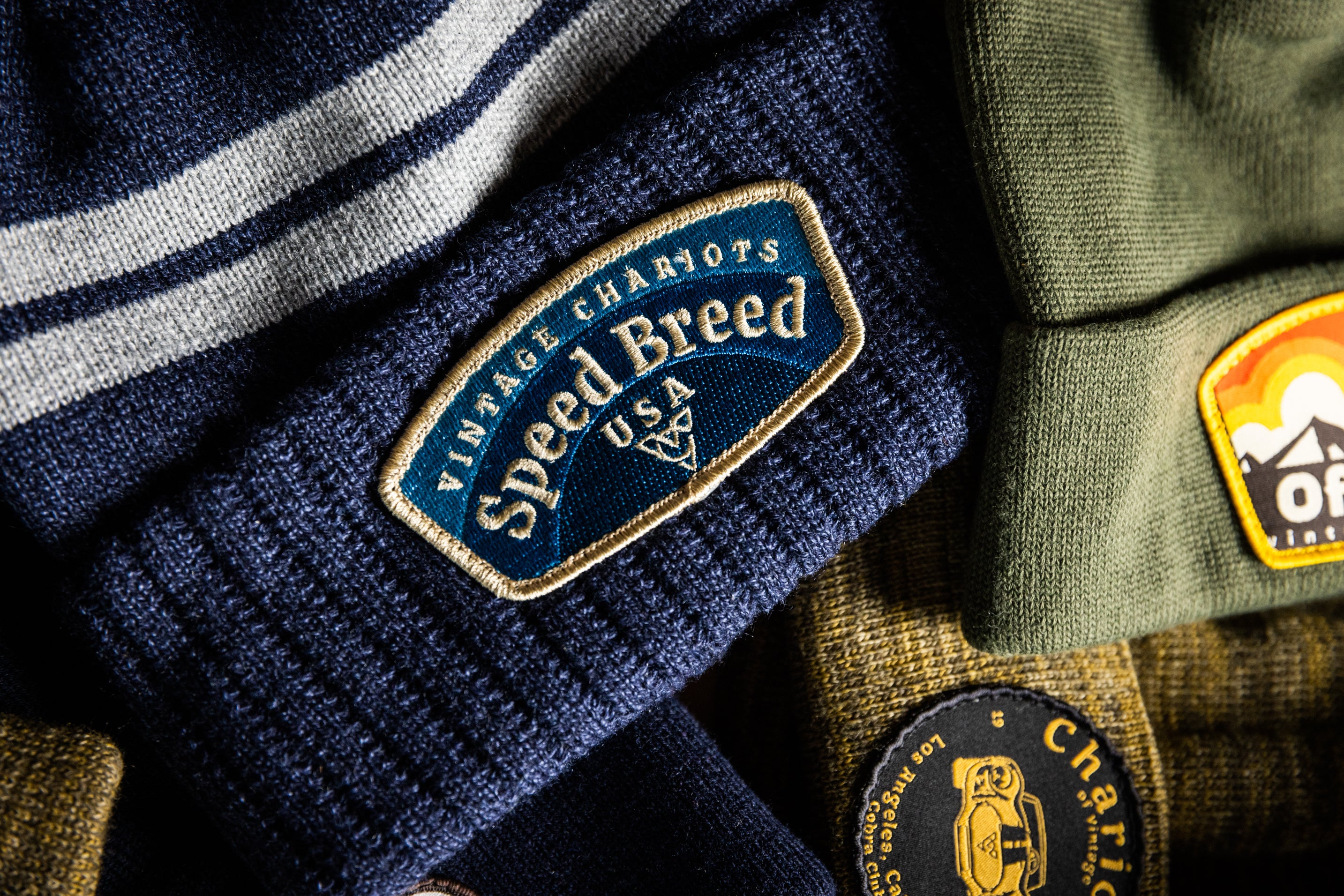 DOUBLE RAINBOW SHORT POM BEANIE (Heather Navy)