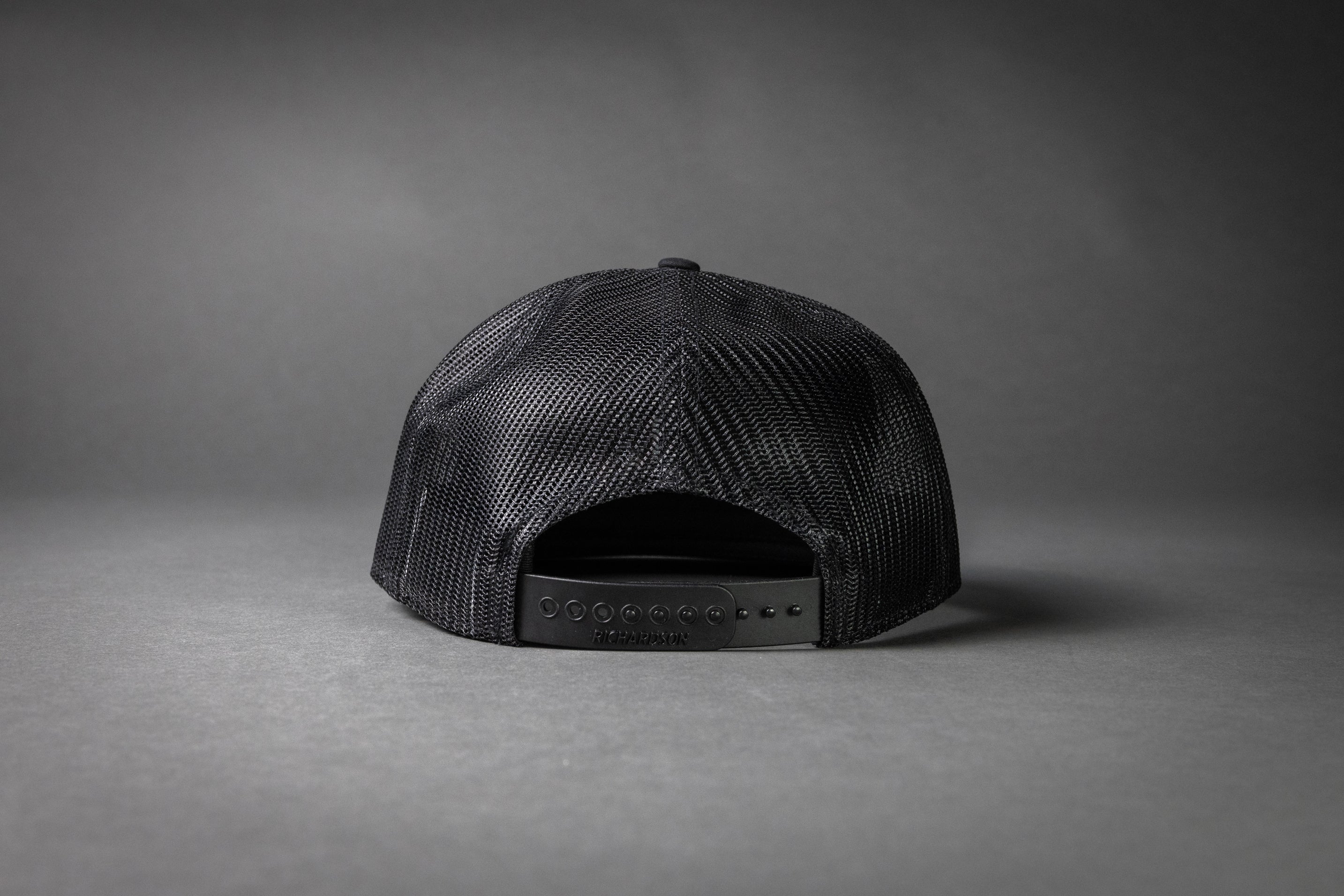 THE ARROW (Black/Black 7-Panel)