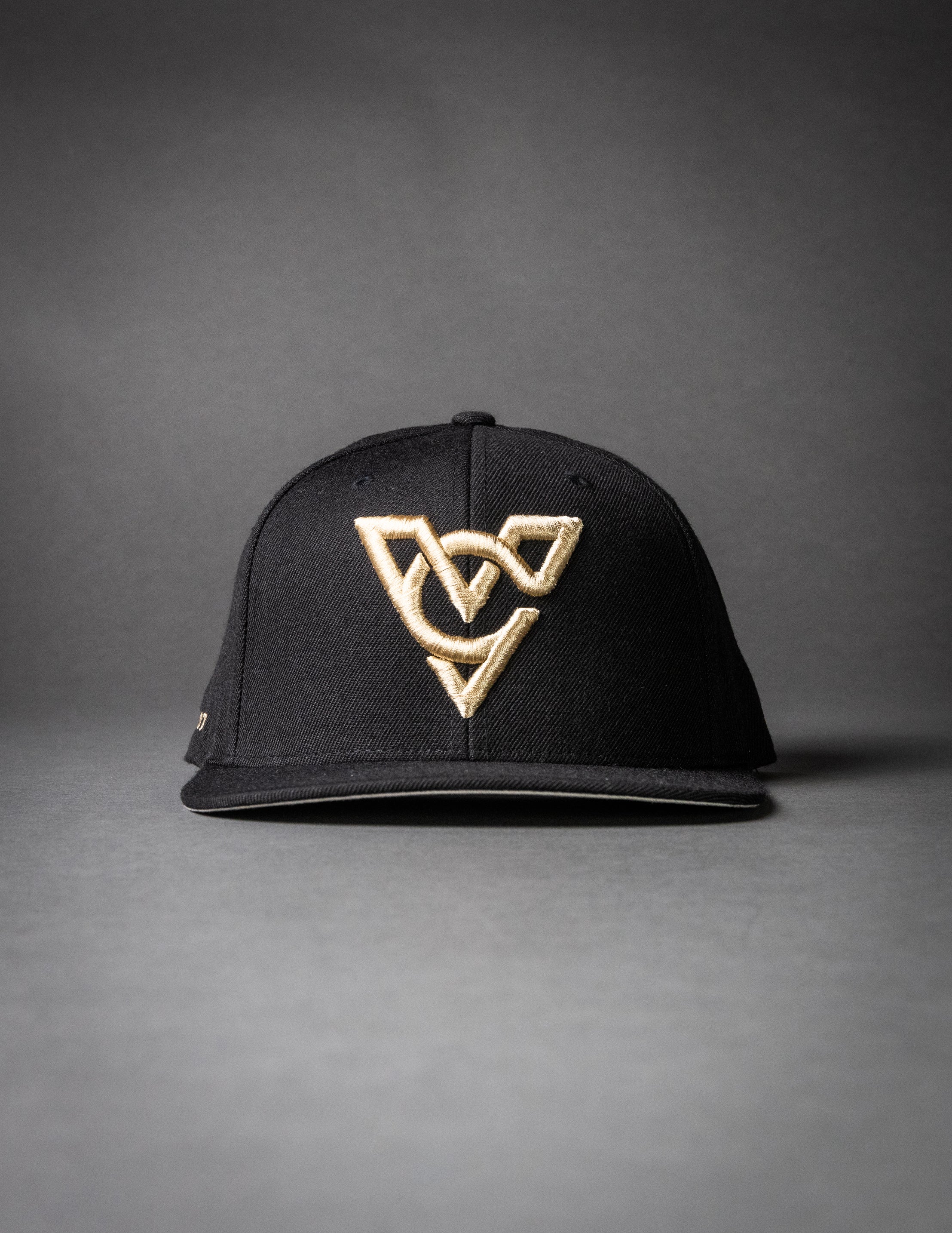 VC PUFF HAT (Black/Light Gold Puff)
