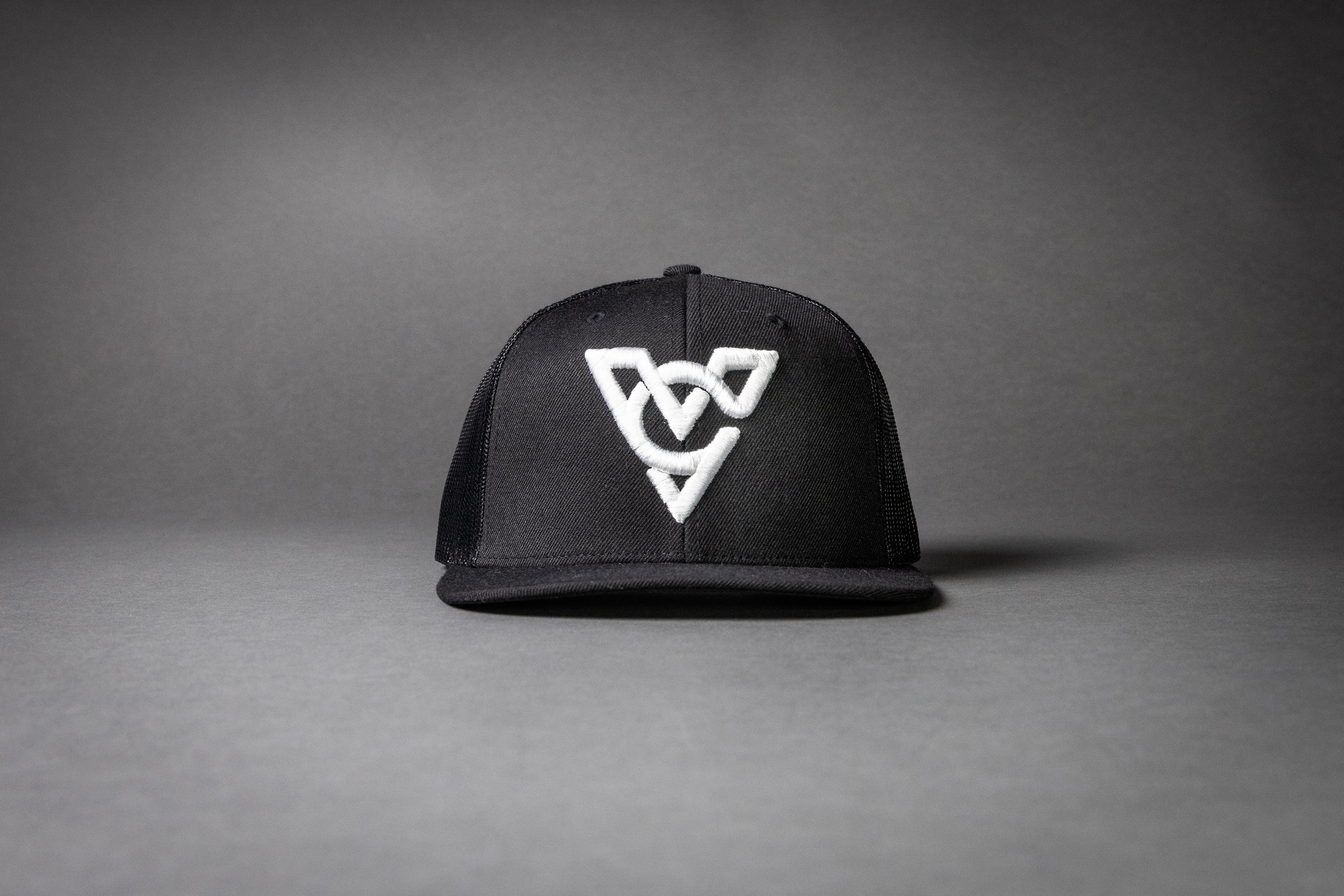 VC WOOL BLEND FLATBILL TRUCKER HAT (Black/Black/White Puff)