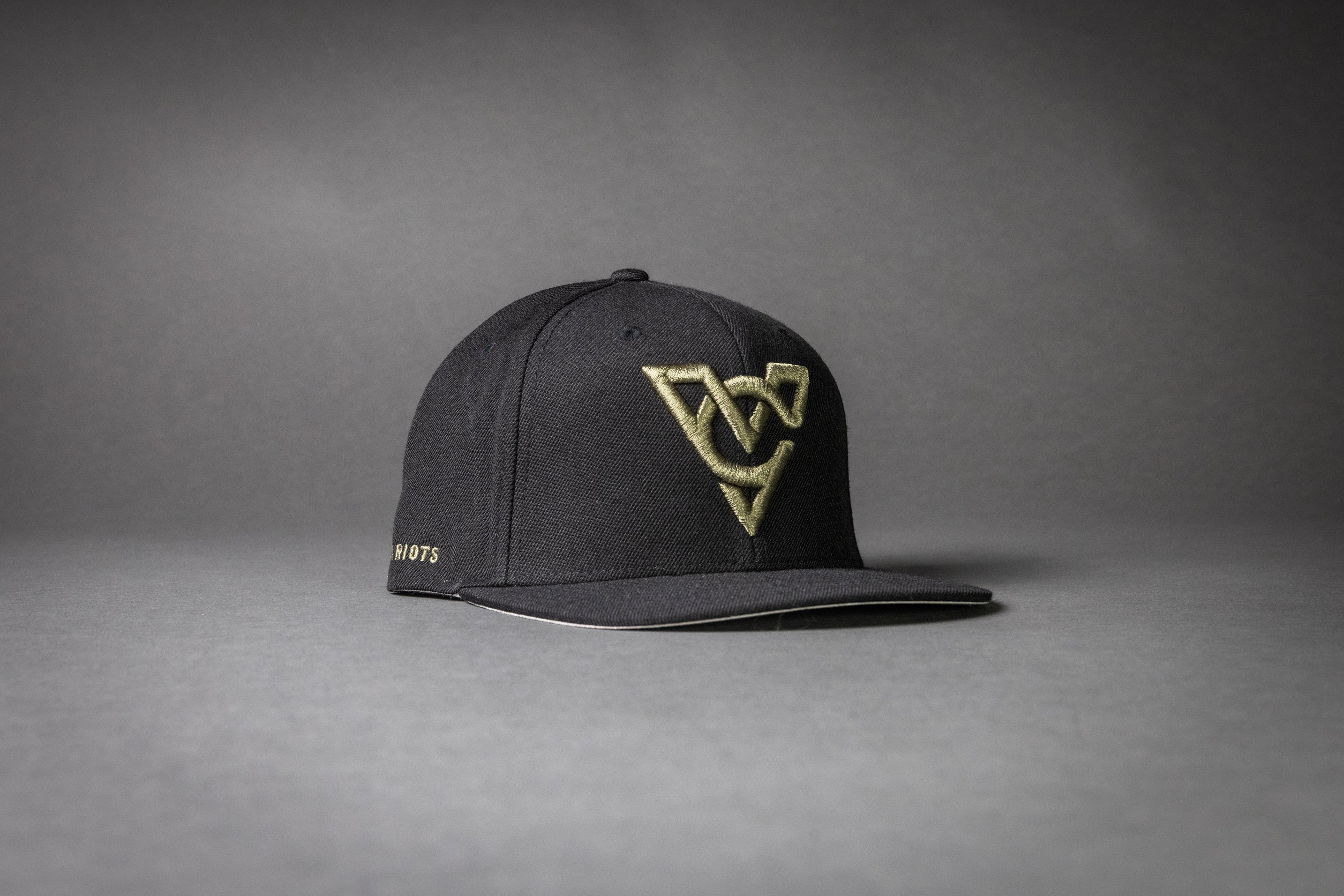 VC PUFF HAT (Black/Military Green Puff)