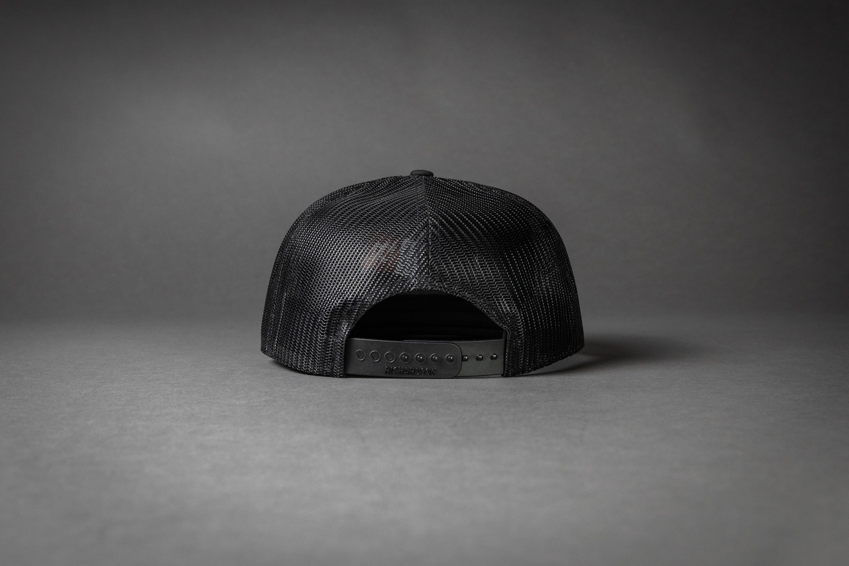 CHARIOTS (Black/Black 7-Panel)