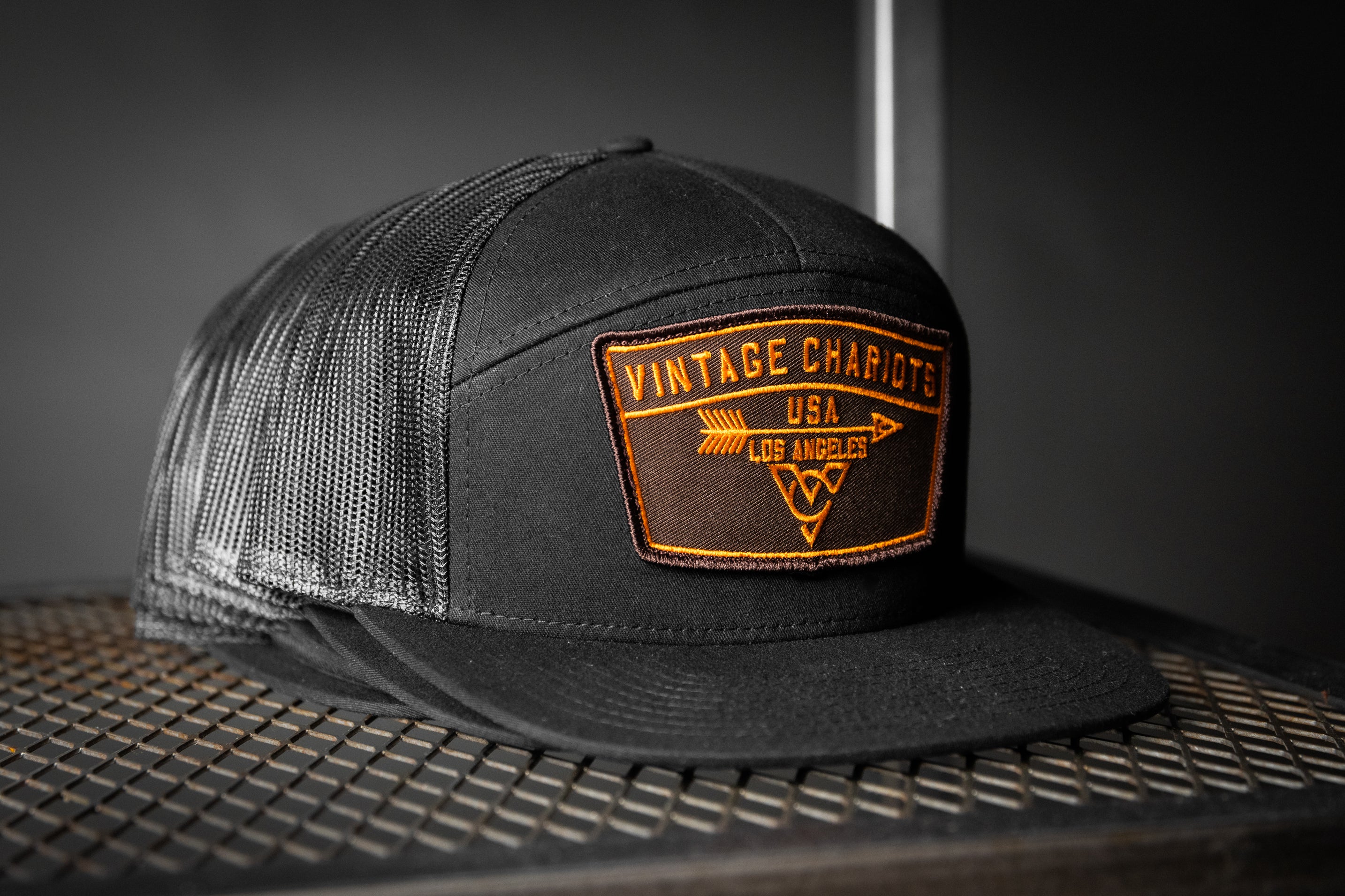 THE ARROW (Black/Black 7-Panel)