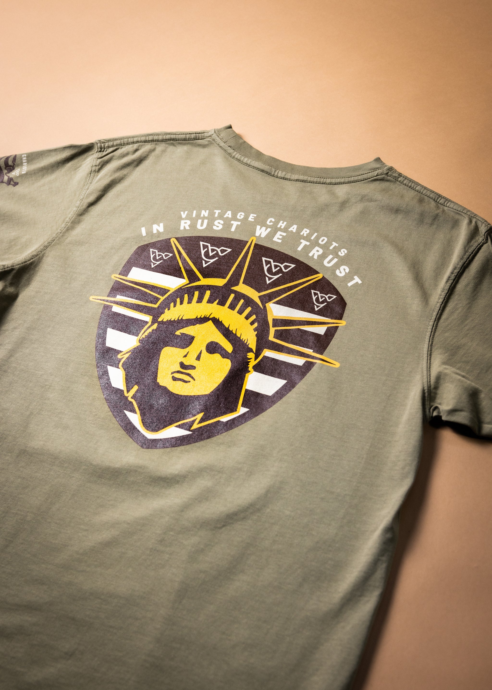 IN RUST WE TRUST TEE (Bay Leaf)