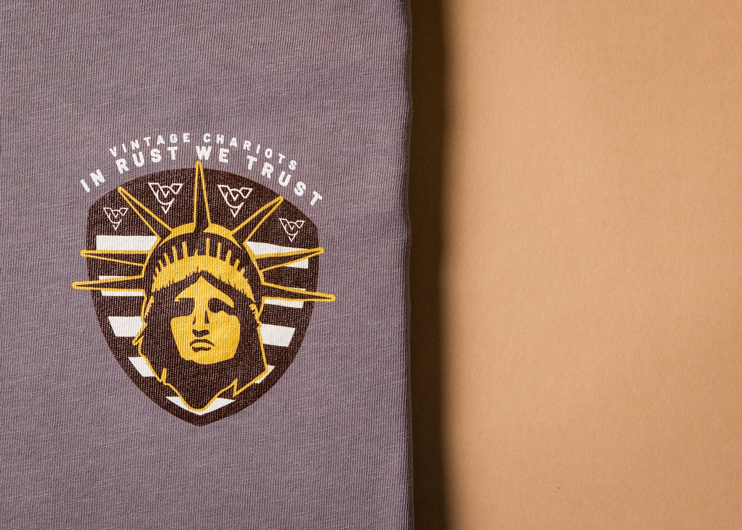 IN RUST WE TRUST TEE (Cinder Grey)