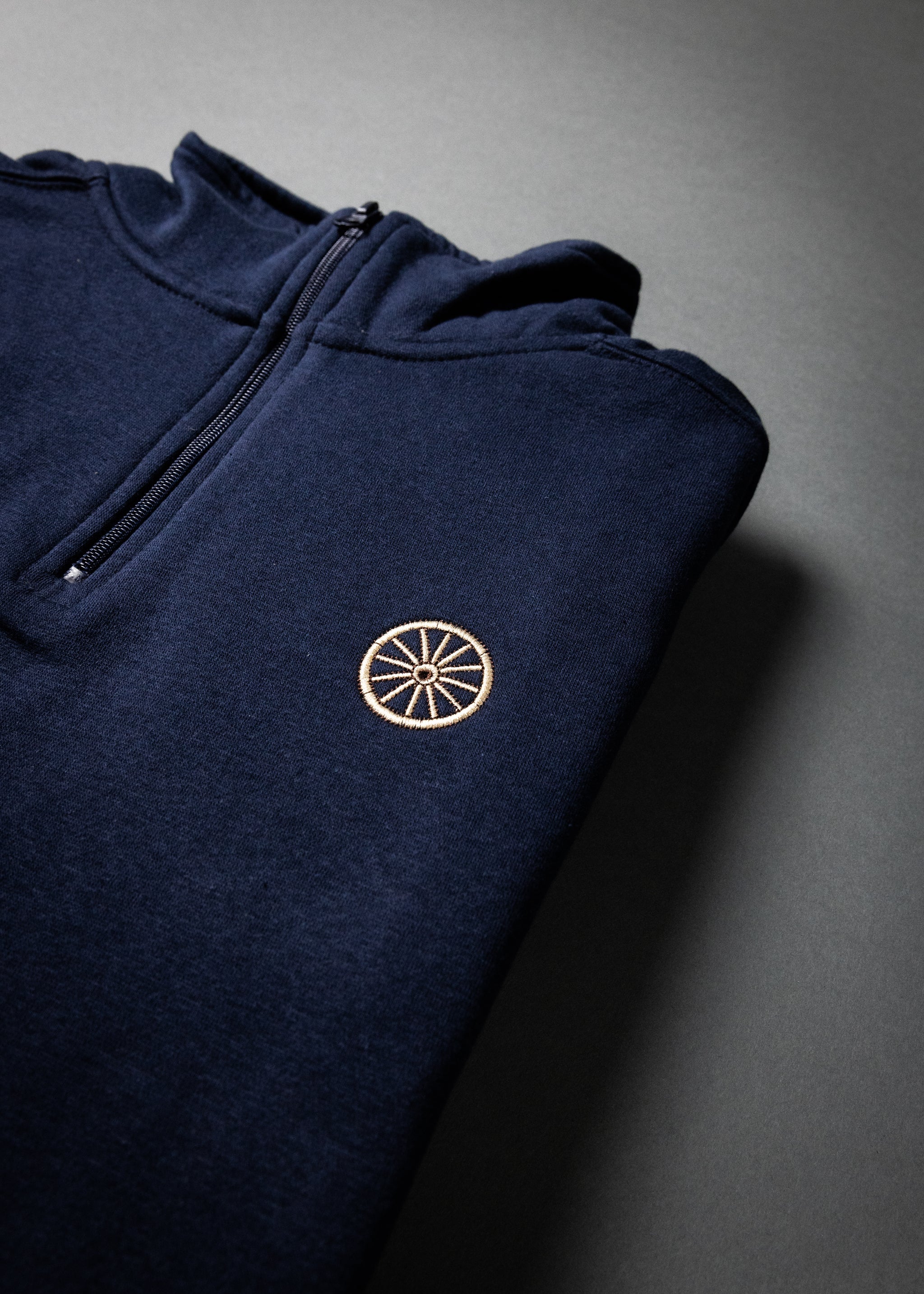 CHARIOTS EMBROIDERED QUARTER ZIP FLEECE PULLOVER (Navy Blazer)