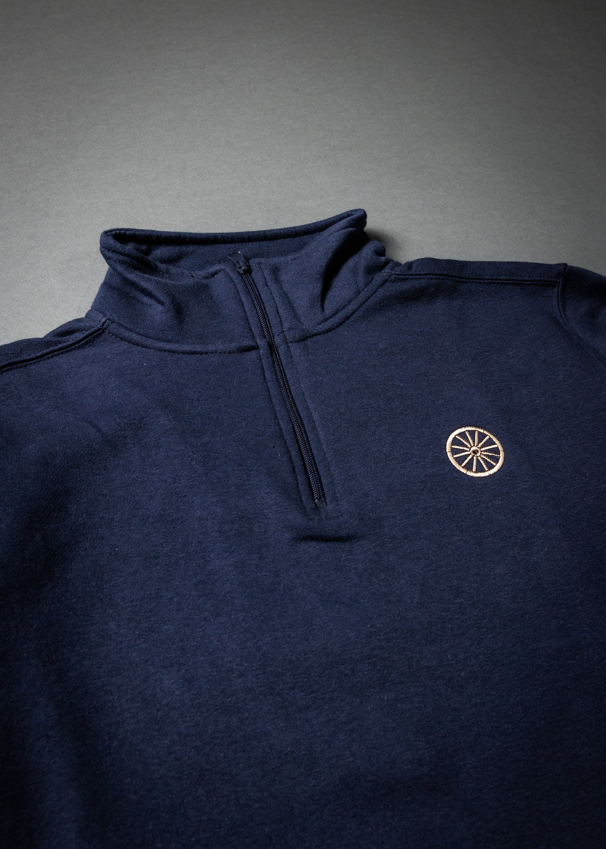 CHARIOTS EMBROIDERED QUARTER ZIP FLEECE PULLOVER (Navy Blazer)