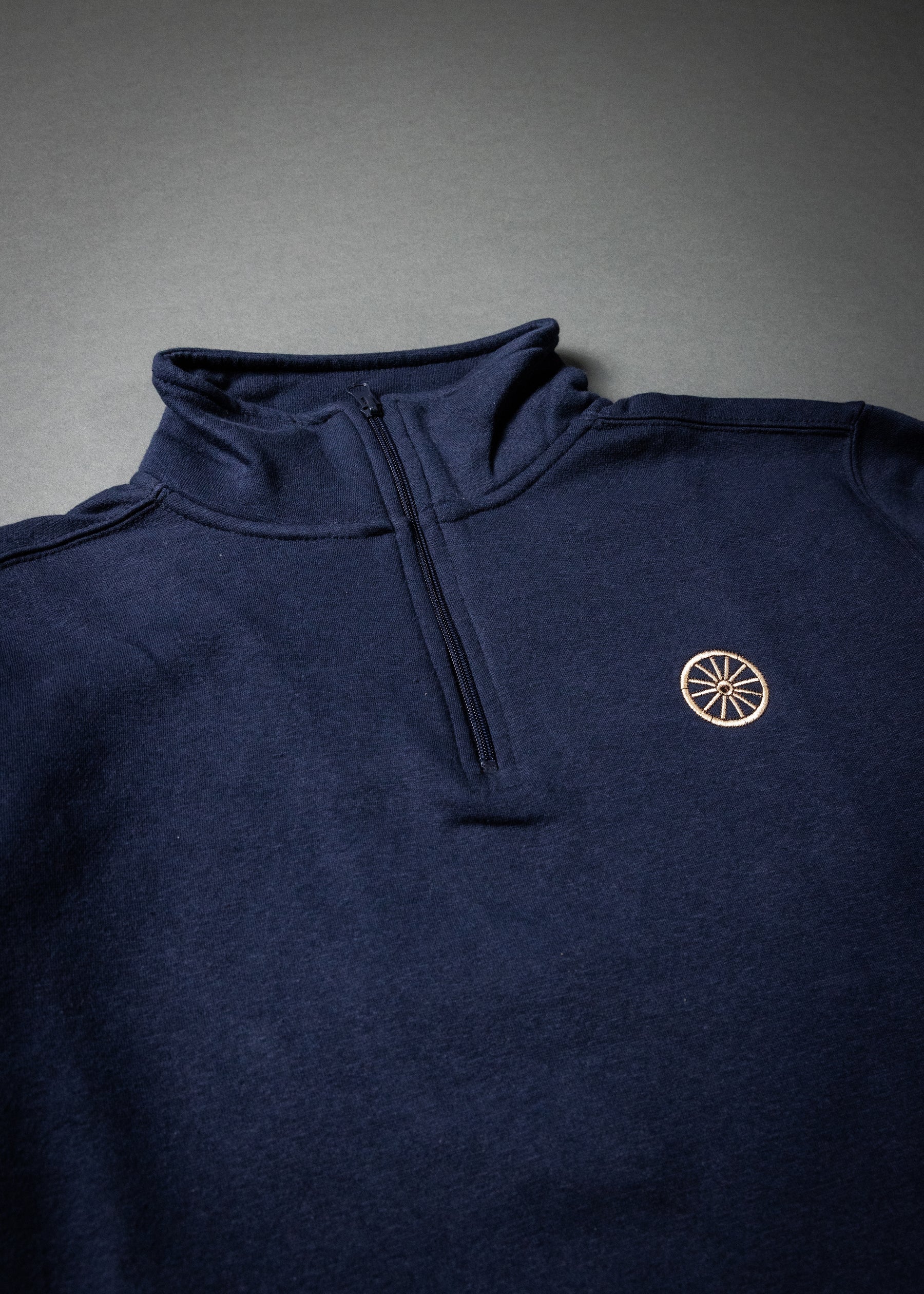 CHARIOTS EMBROIDERED QUARTER ZIP FLEECE PULLOVER (Navy Blazer)