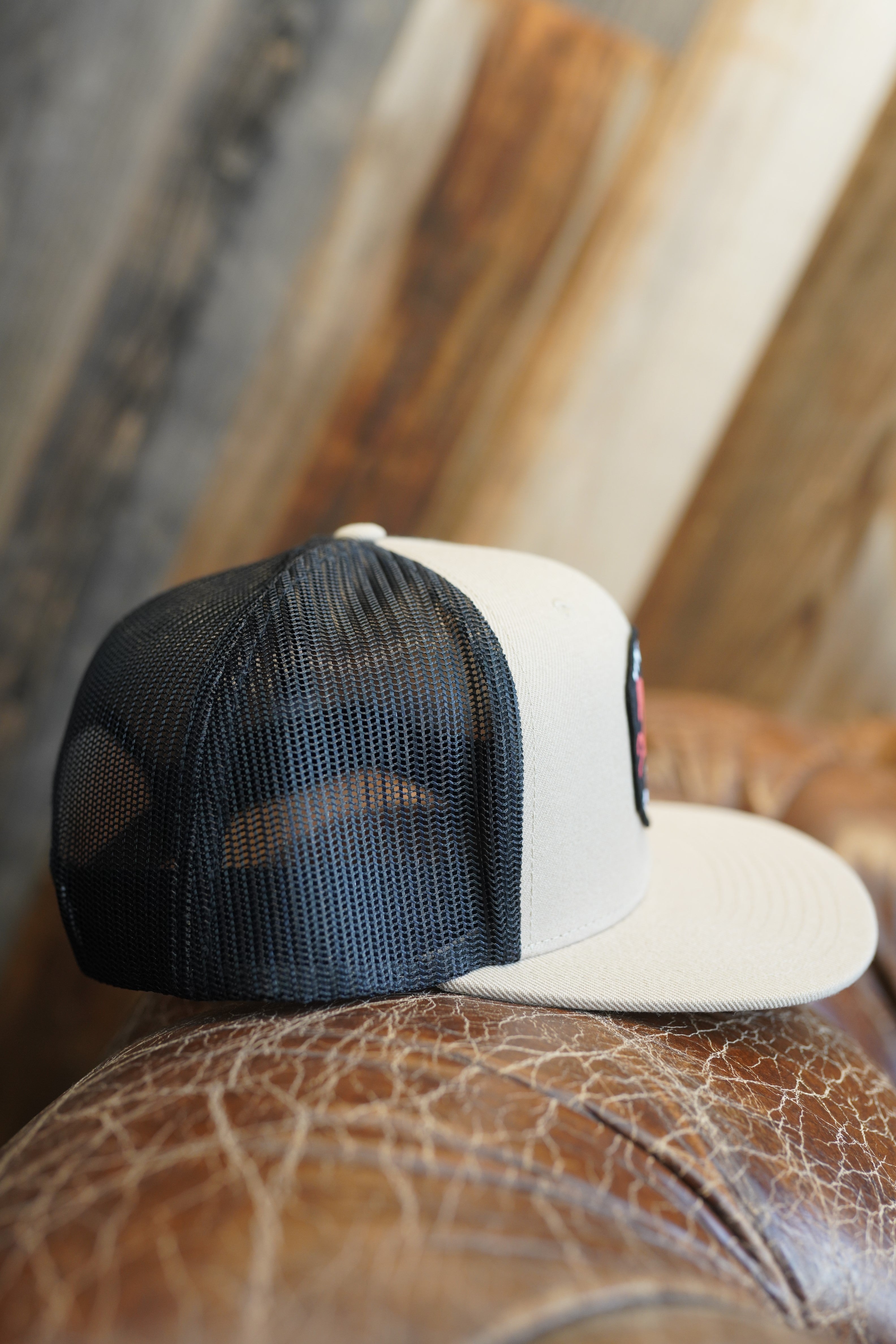PEGASUS (Khaki/Black)