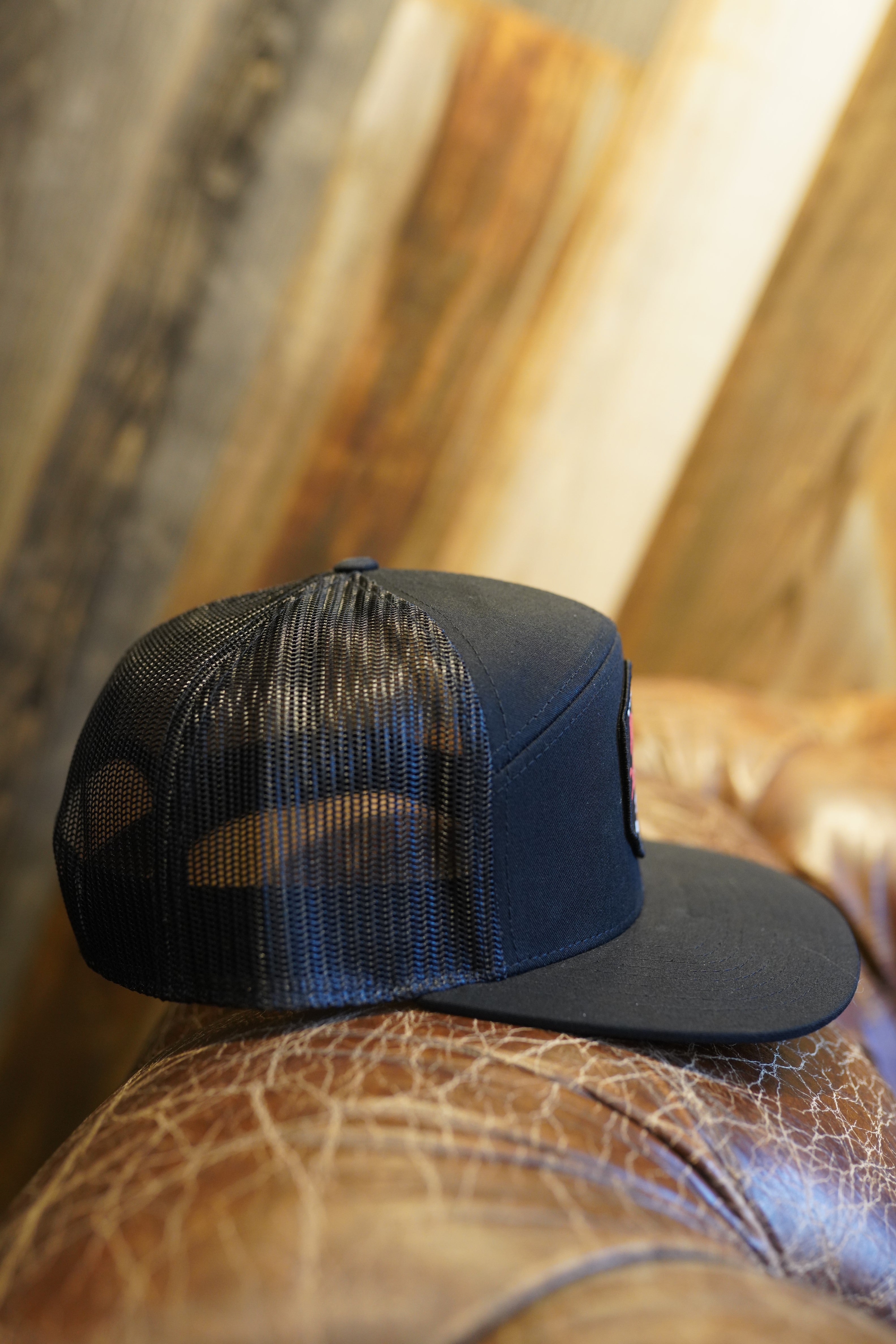 PEGASUS (Black/Black 7-Panel)