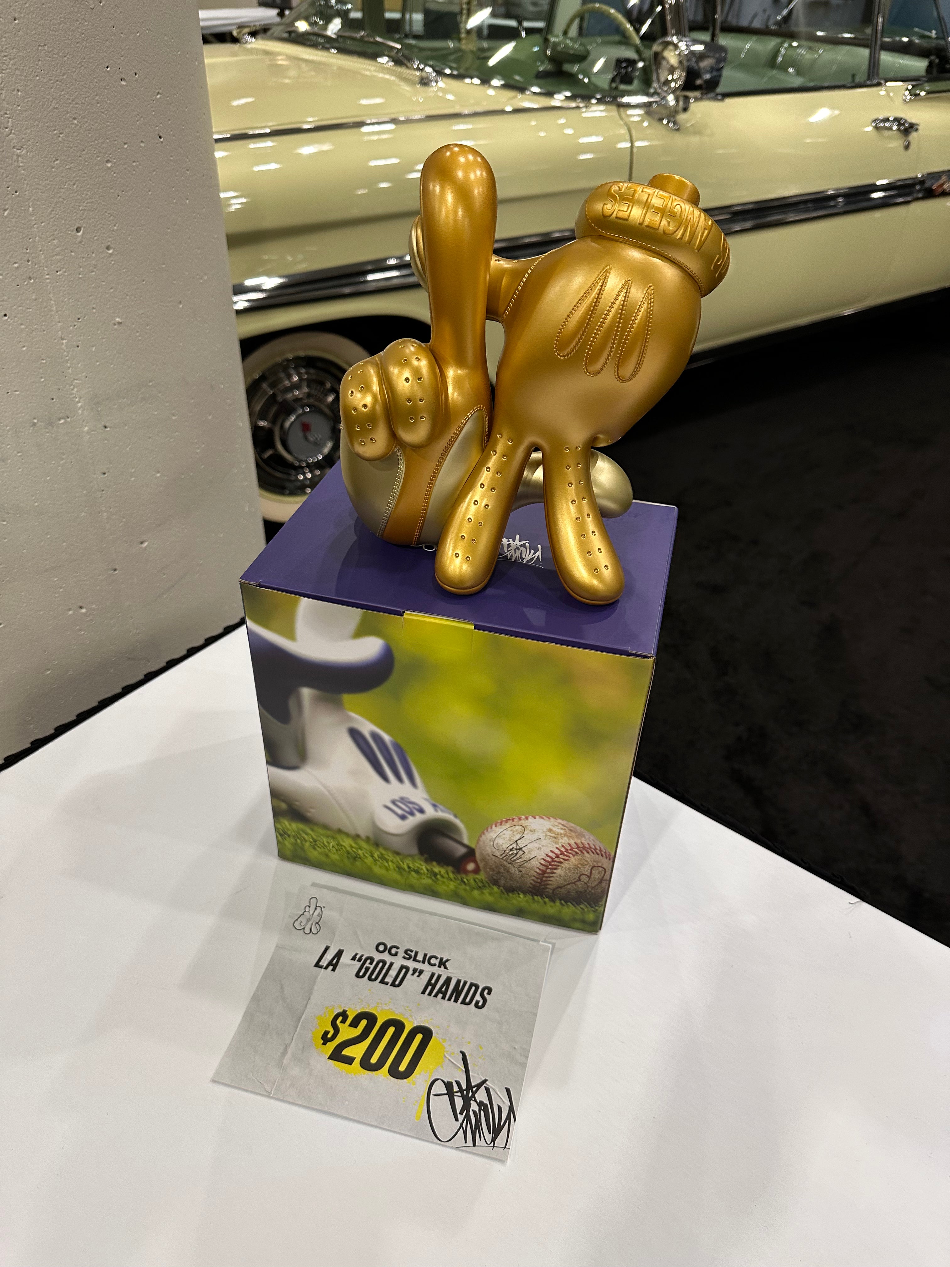 LAAS25 OG SLICK GOLD LA RACING GLOVES VINYL FIGURINE