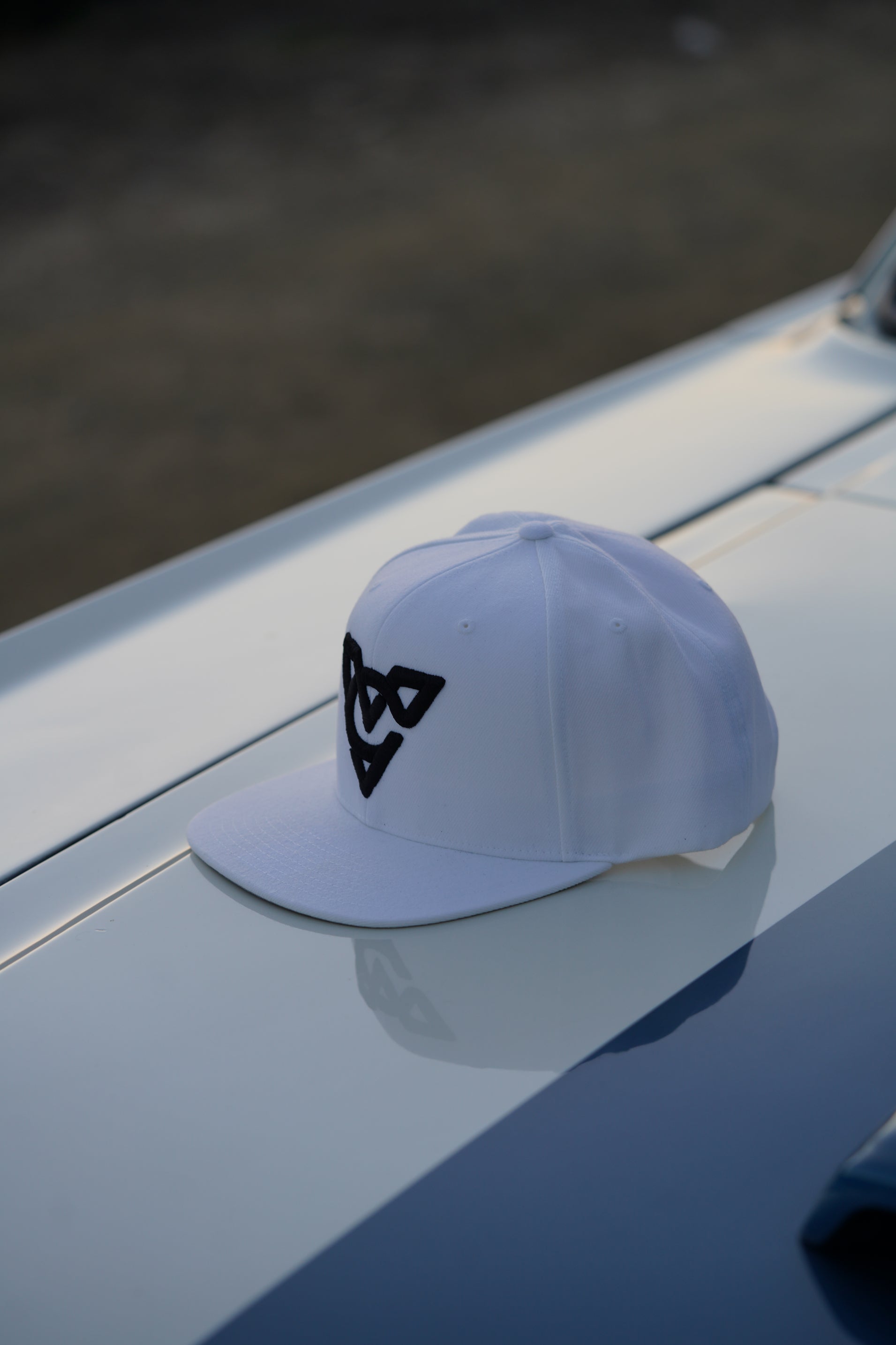 VC PUFF HAT (White/Black Puff)