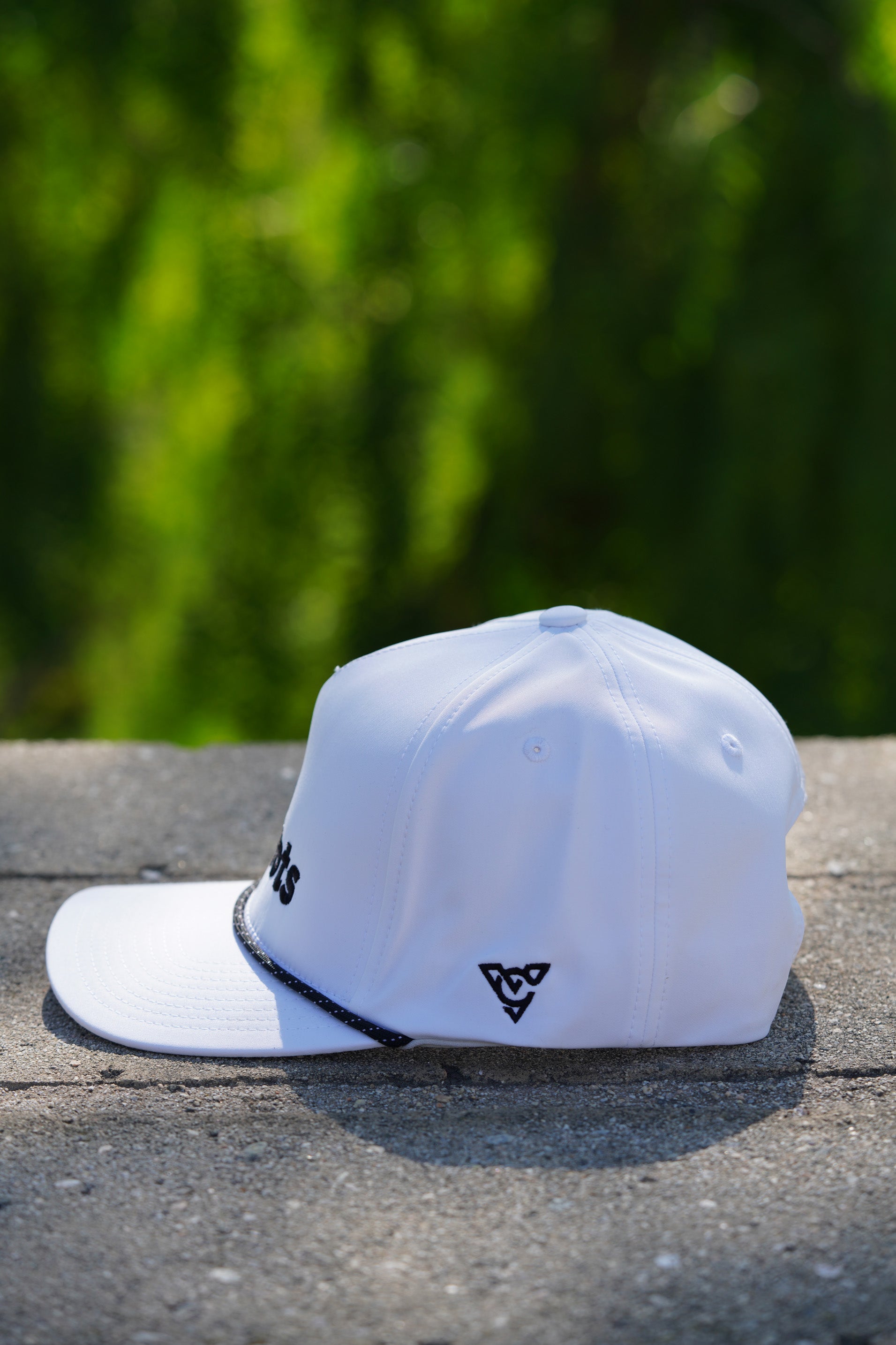 ZEPHYR WEEKENDER HAT (White/Black/Sky Blue)