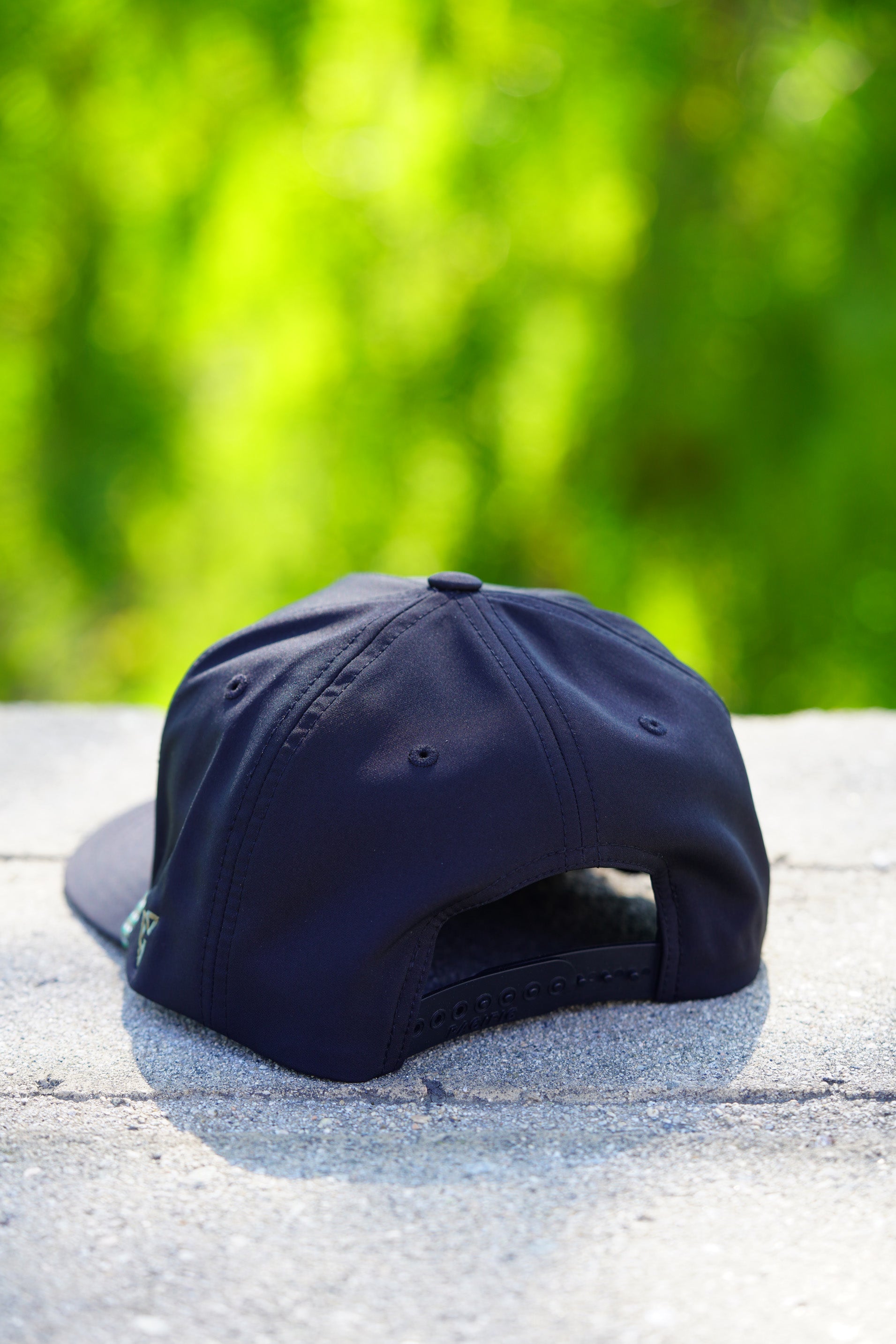 ZEPHYR WEEKENDER HAT (Black/Gingko)