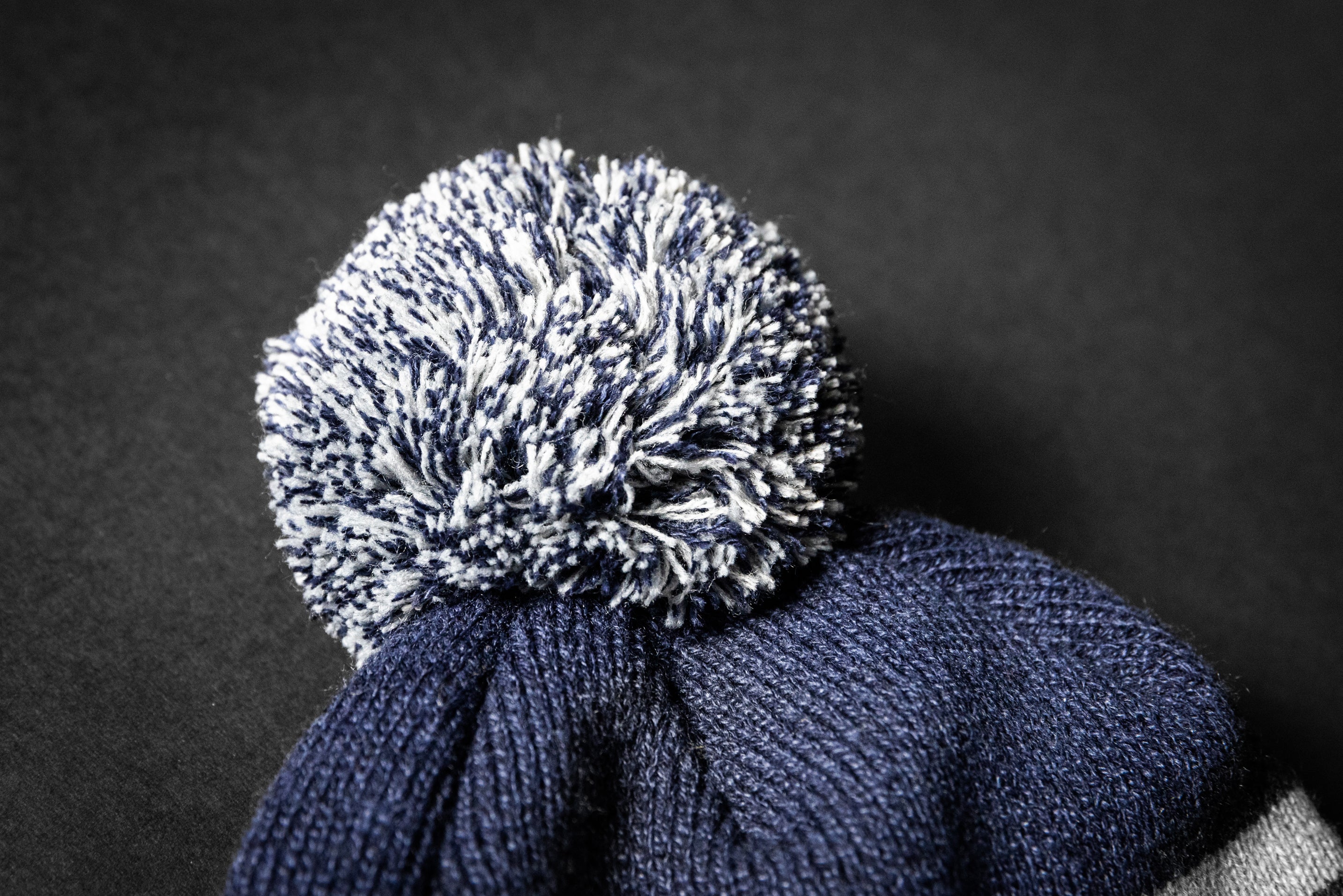 BLUE CIRCLE SPEED BREED SHORT POM BEANIE (Heather Navy)