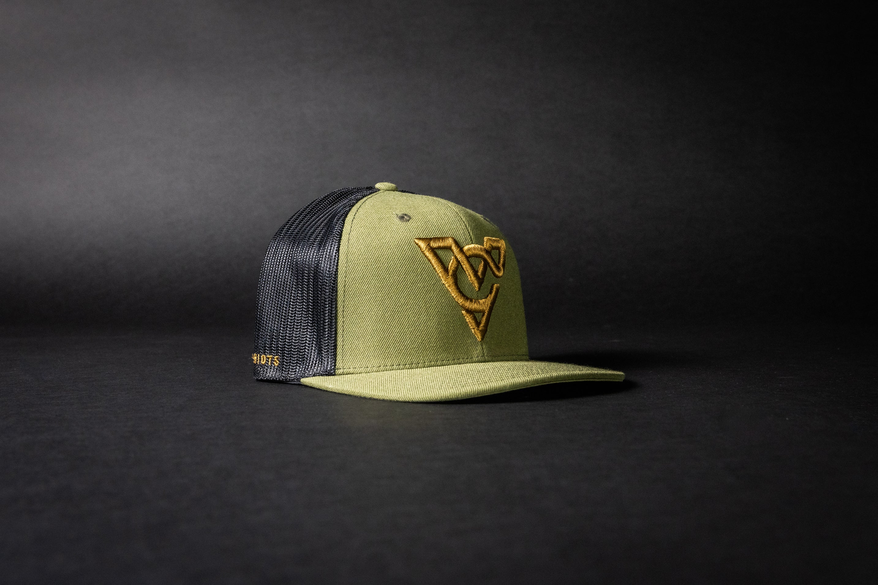 VC WOOL BLEND FLATBILL TRUCKER HAT (Loden Green/Black/Gold Puff)