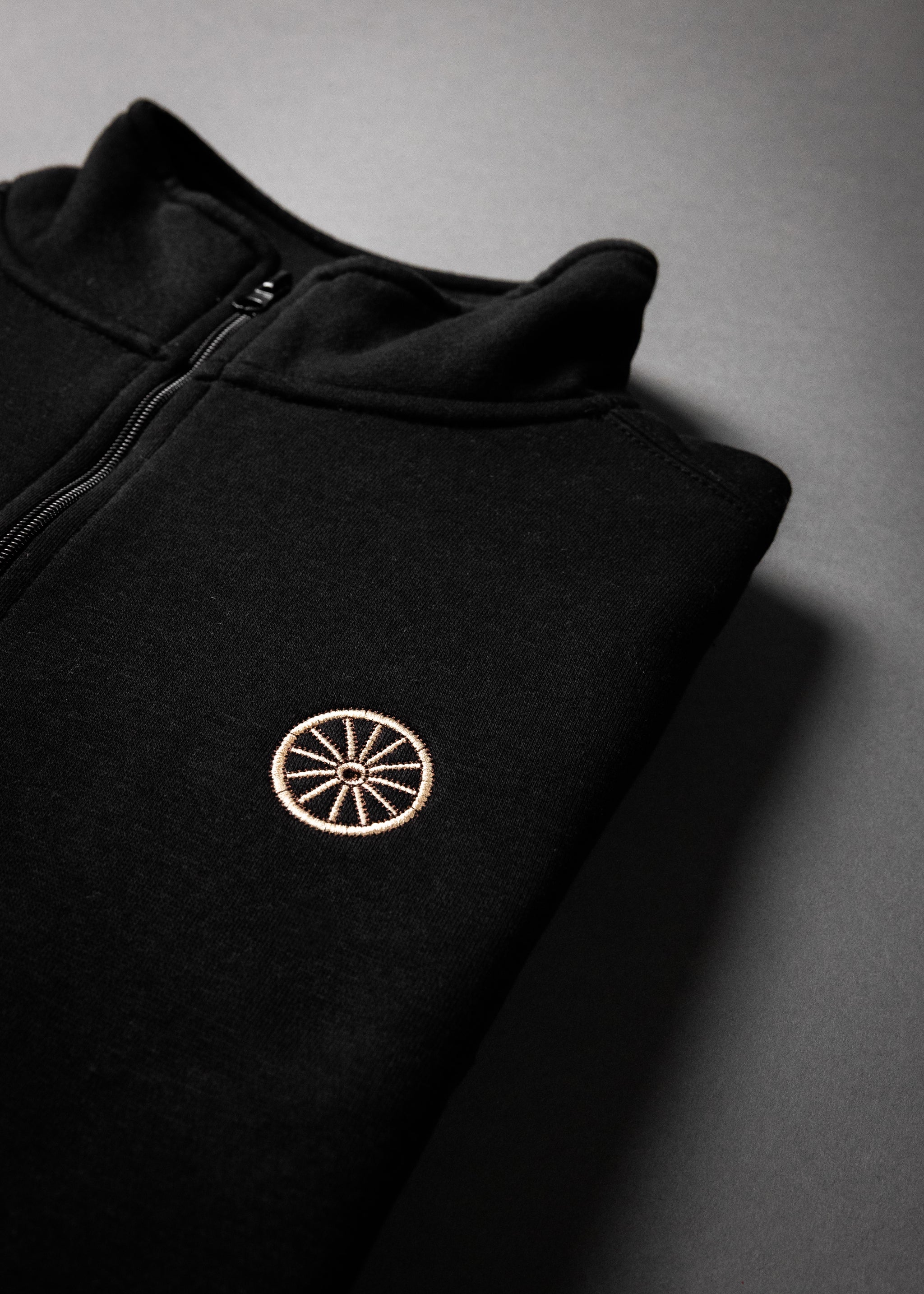 CHARIOTS EMBROIDERED QUARTER ZIP FLEECE PULLOVER (Black)